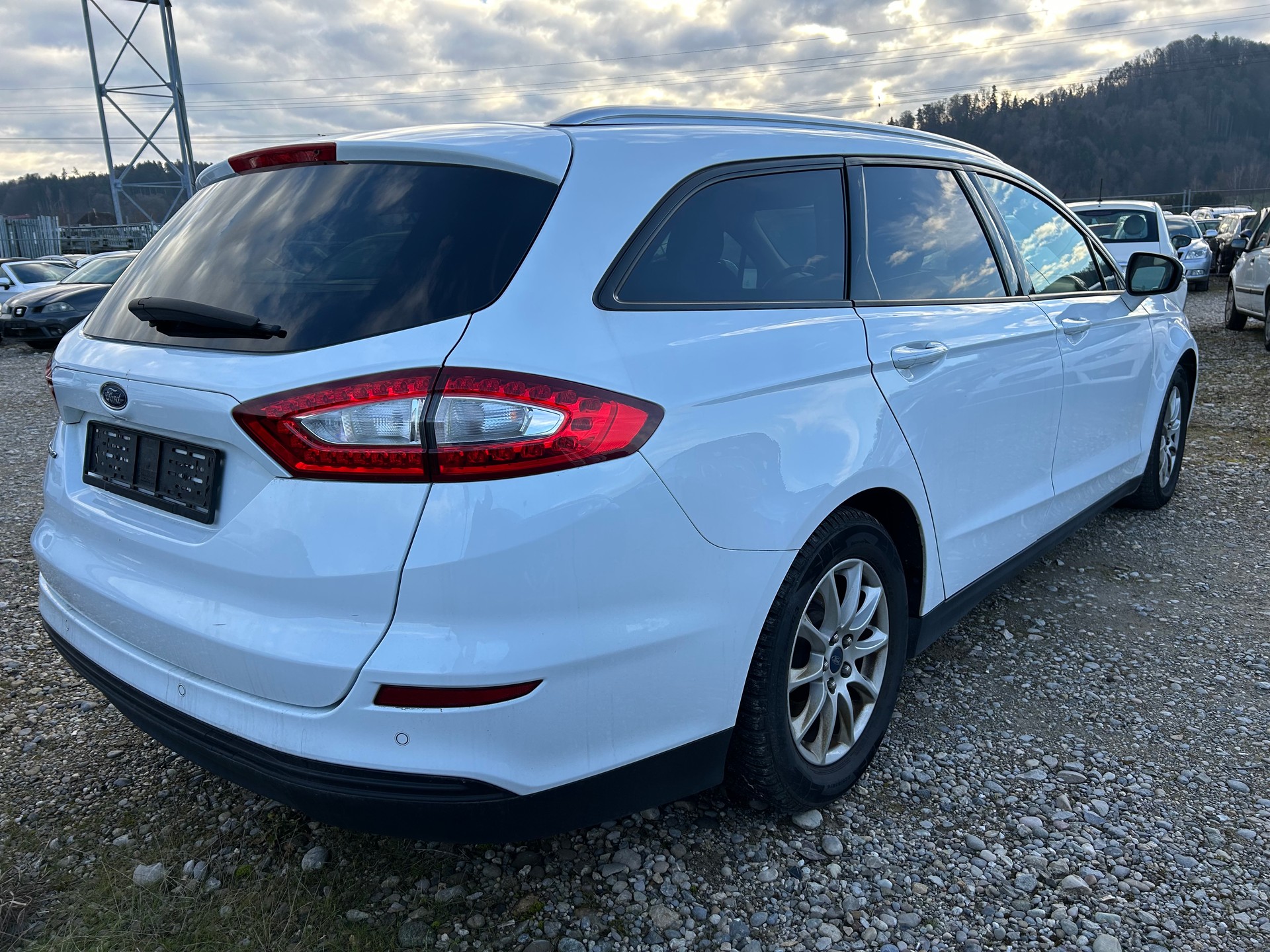 FORD Mondeo 2.0 TDCi Trend PowerShift-image-3