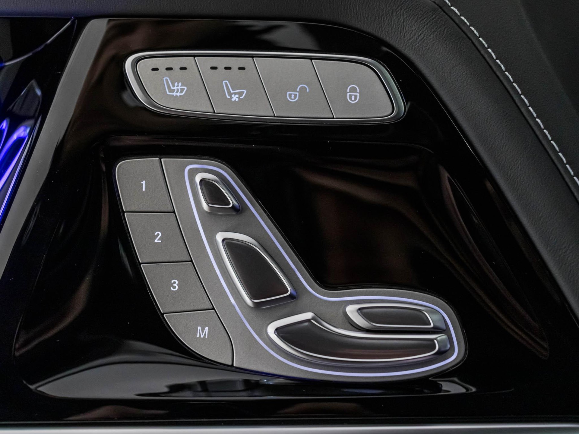 MERCEDES-BENZ G 450 d-image-12
