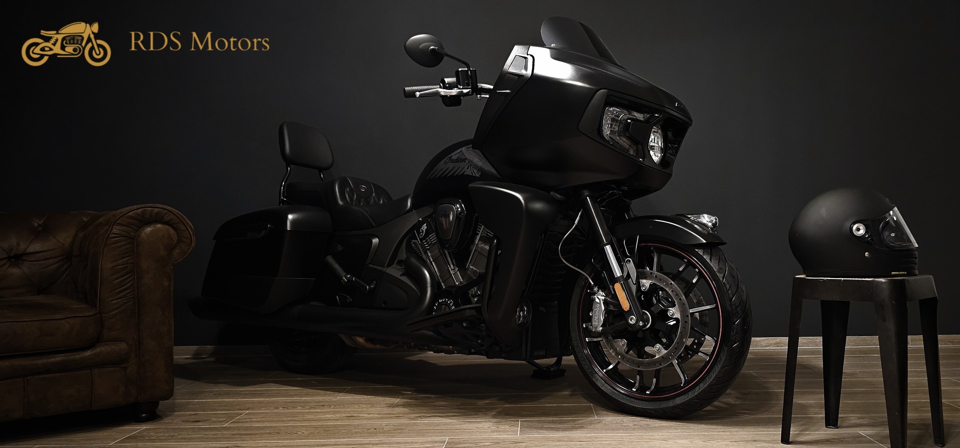 INDIAN Challenger Dark Horse-showroom-element-2