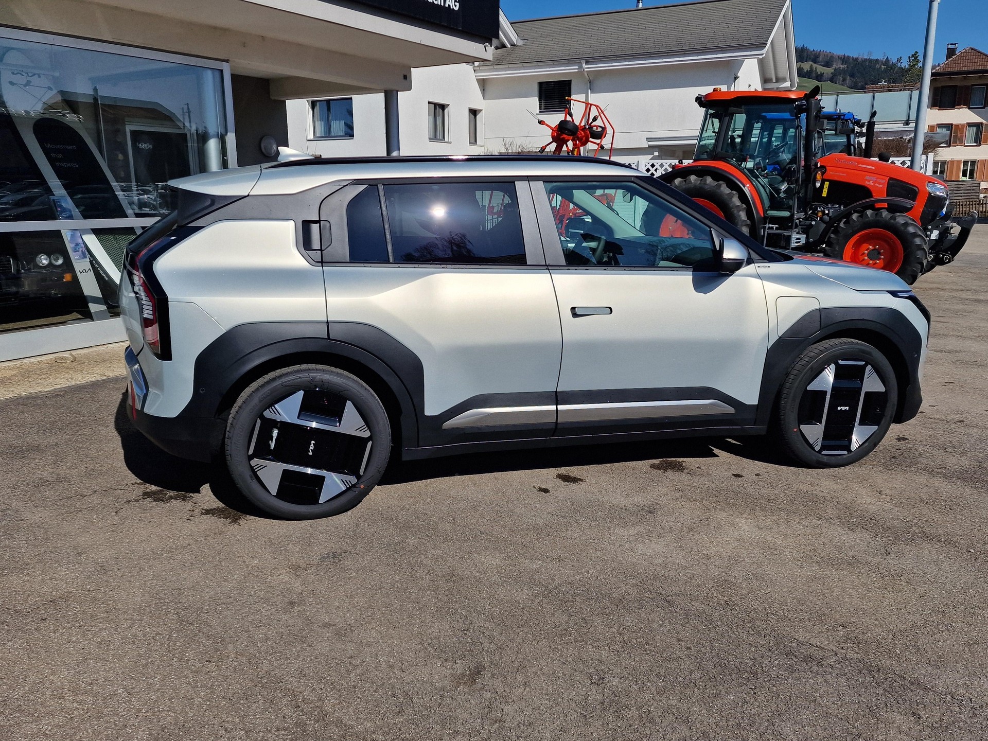 KIA EV3 81 kWh Earth+-image-1