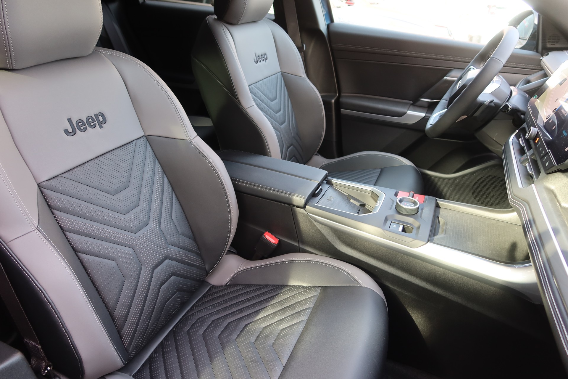 JEEP Compass 1.2 T e-Hybrid Fi-image-8