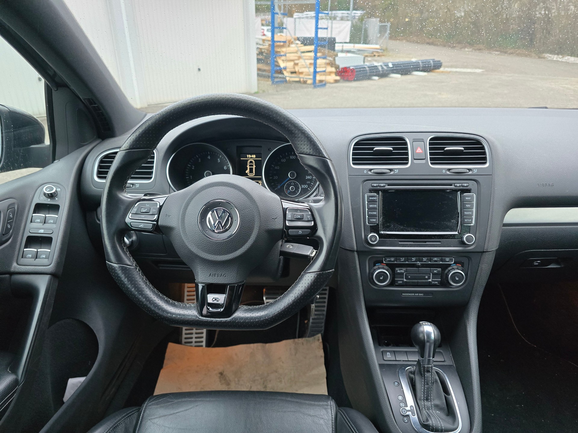 VW Golf 2.0 TSI R 4Motion DSG-image-10