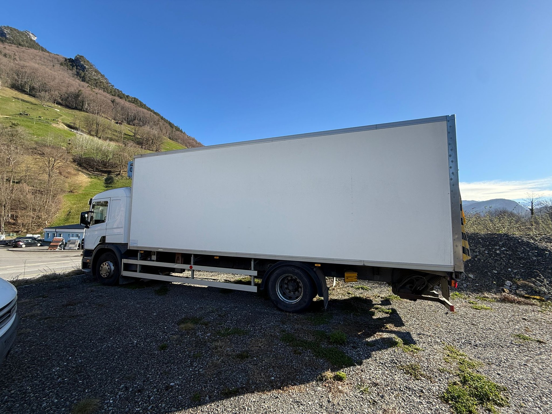 SCANIA P124 LB 4x2-image-9
