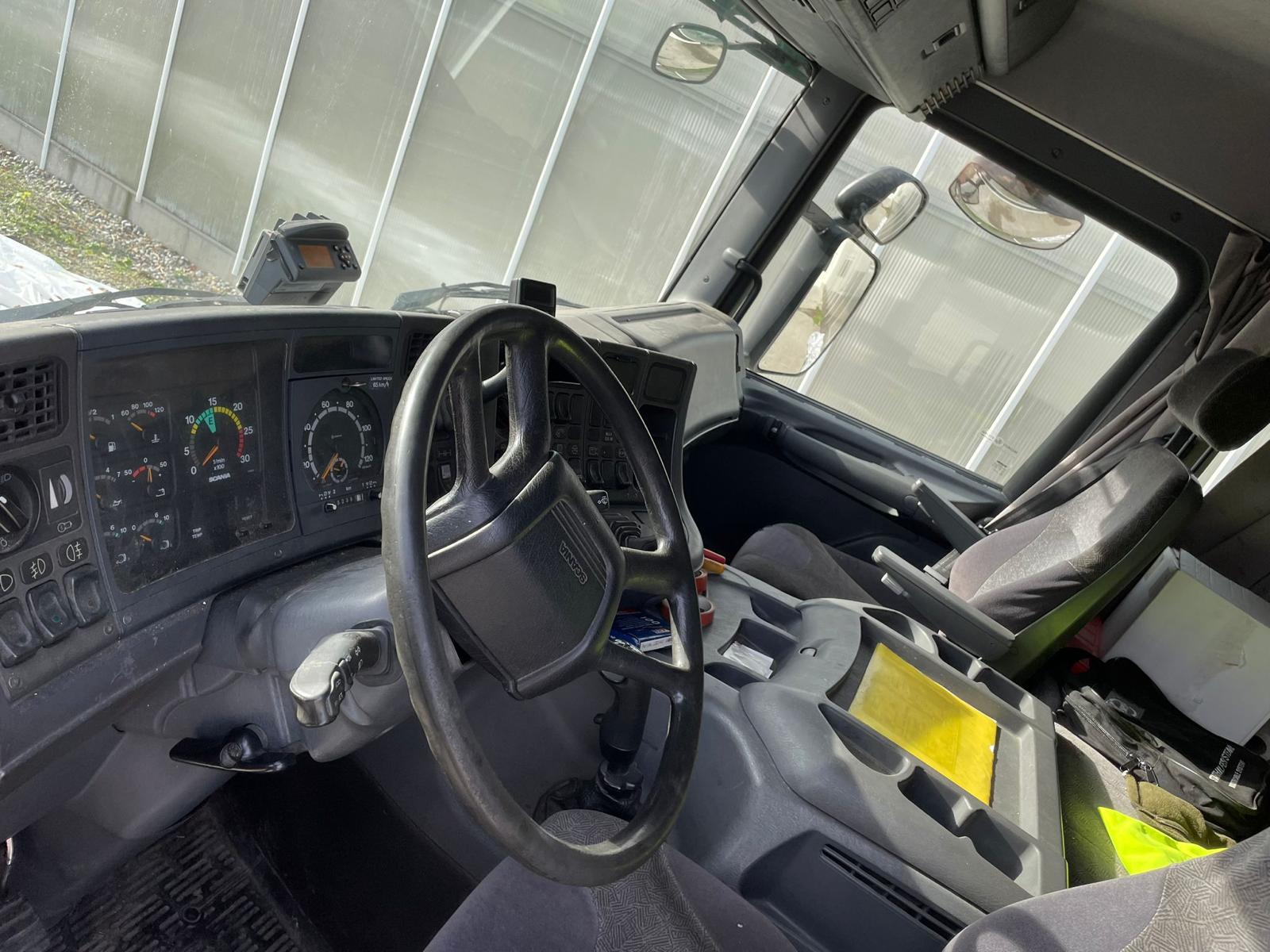 SCANIA P124 LB 4x2-image-11