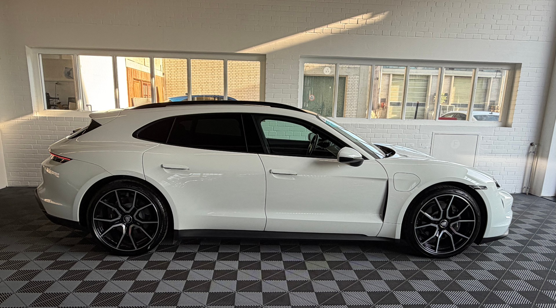 PORSCHE Taycan Sport Turismo Performance 79,2kWh-image-1