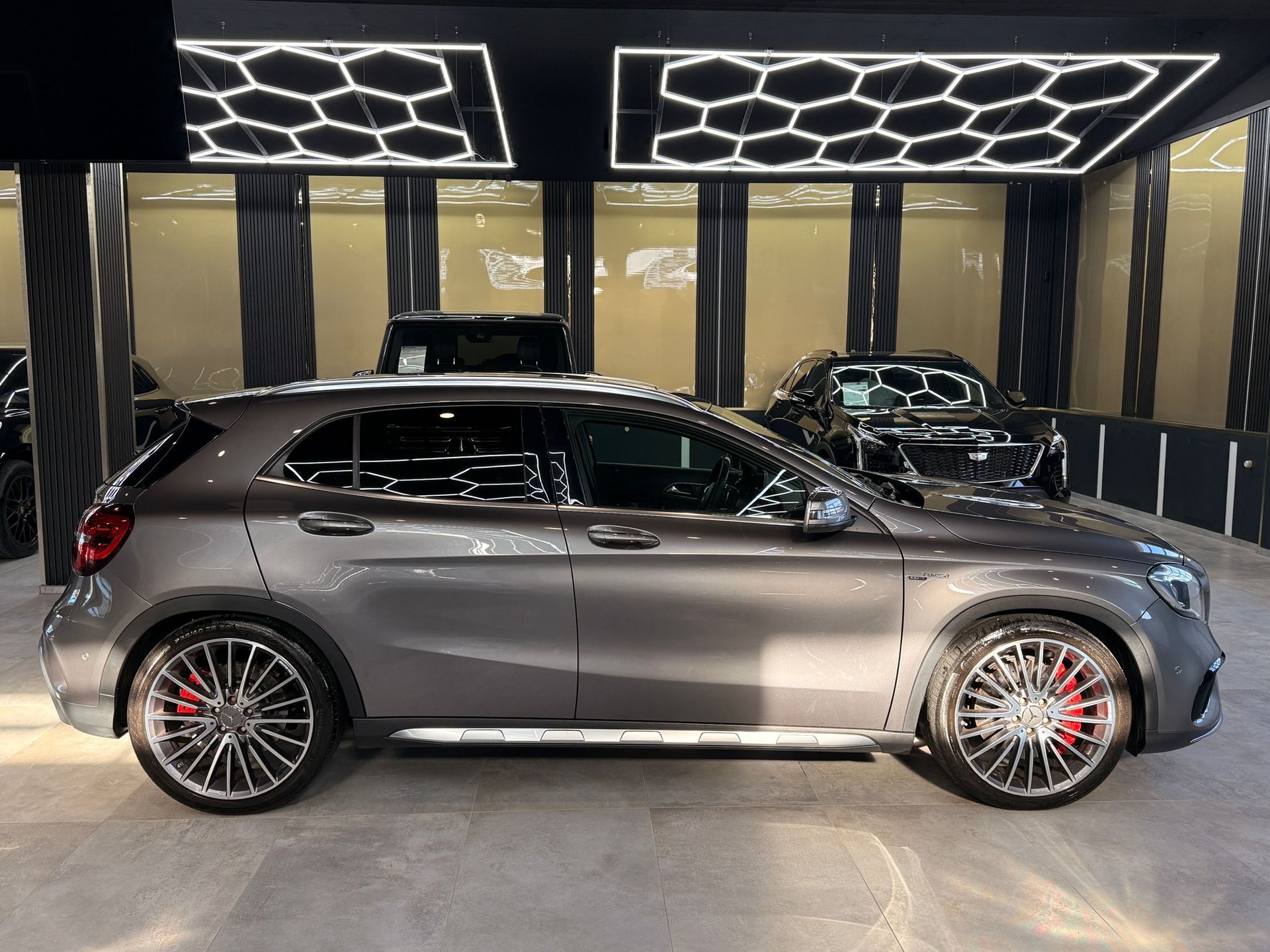 MERCEDES-BENZ GLA 45 AMG 4Matic 7G-DCT-image-3