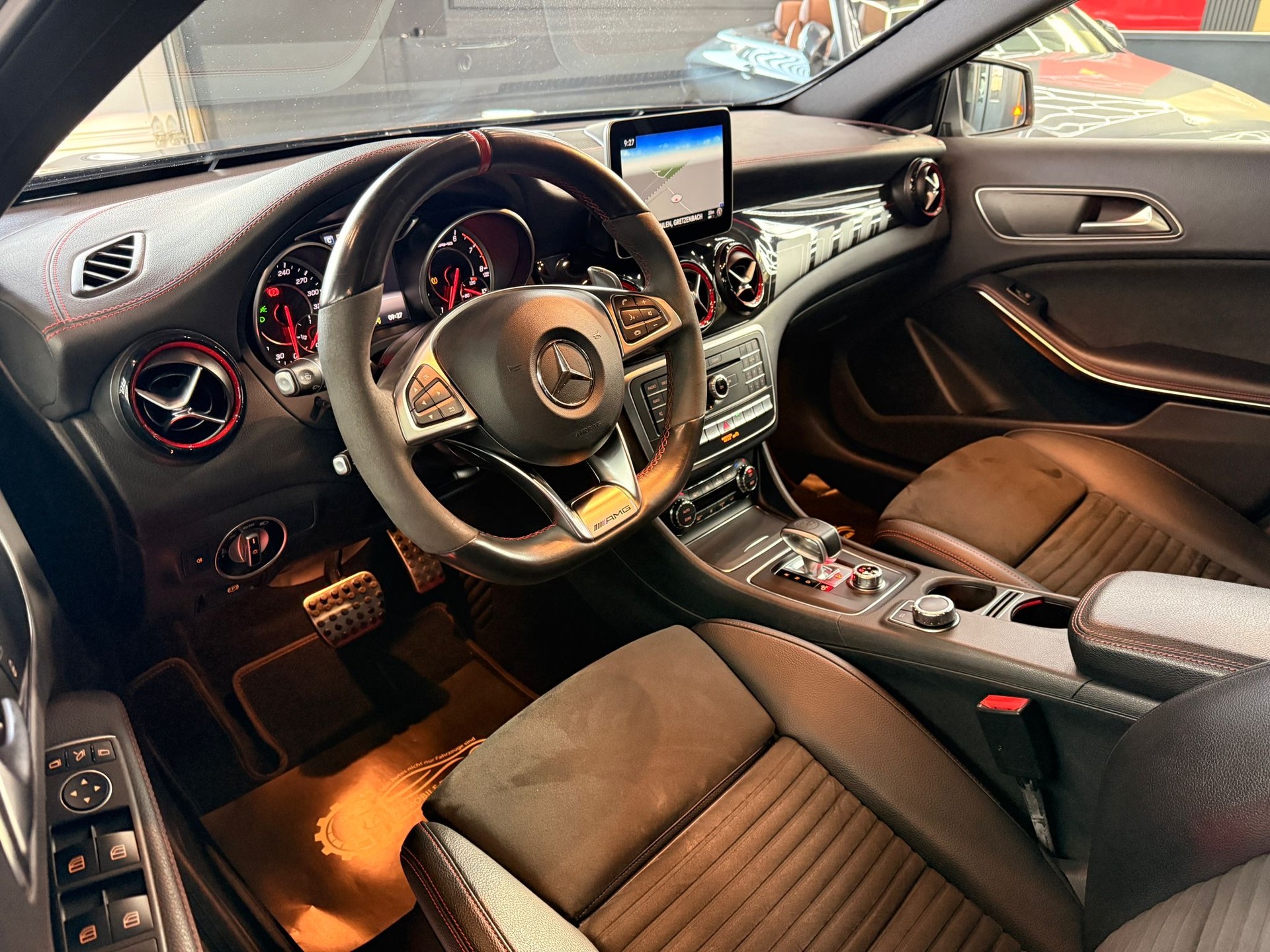 MERCEDES-BENZ GLA 45 AMG 4Matic 7G-DCT-image-8