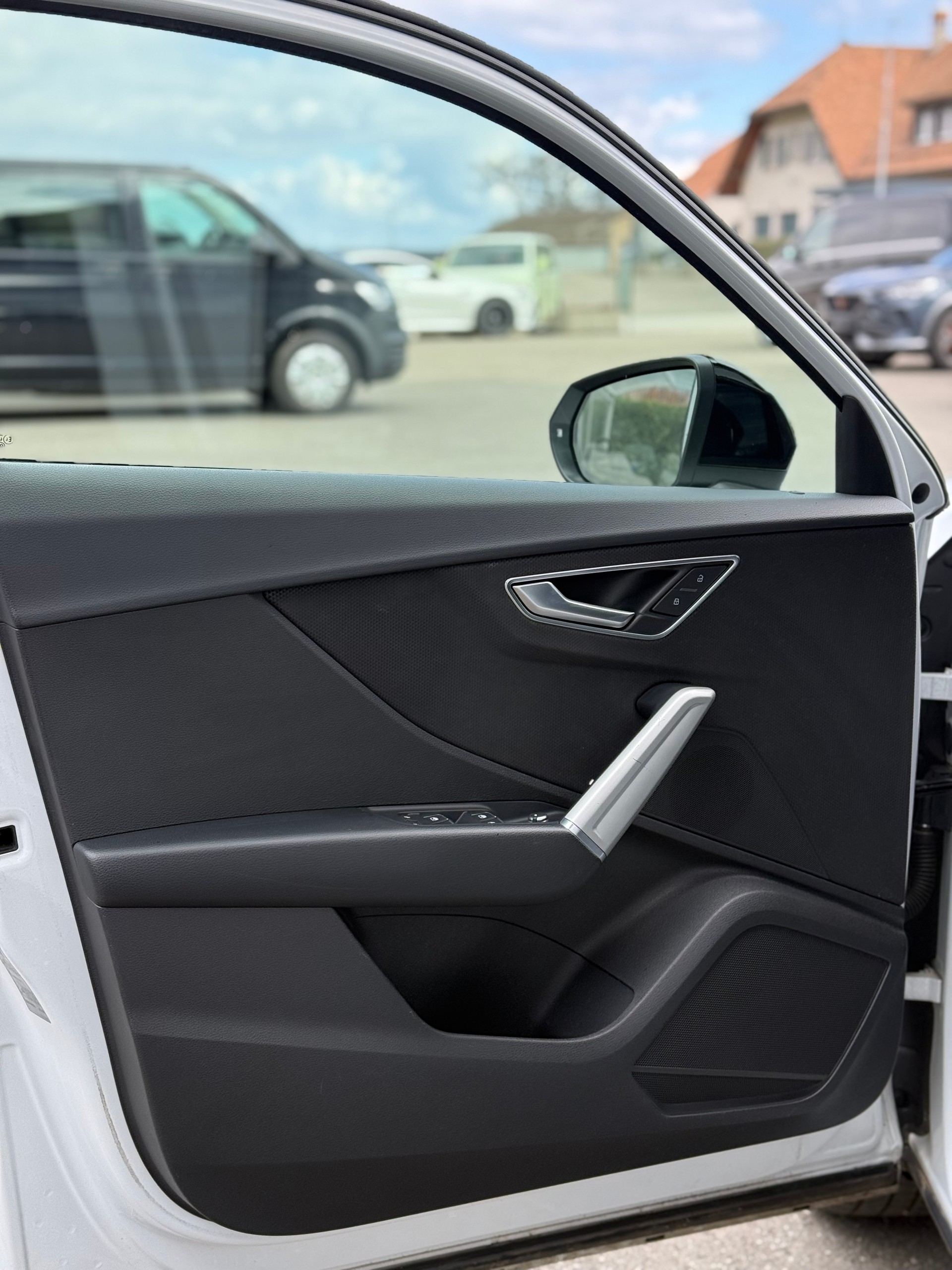 AUDI Q2 35 TFSI S line S-tronic-image-14