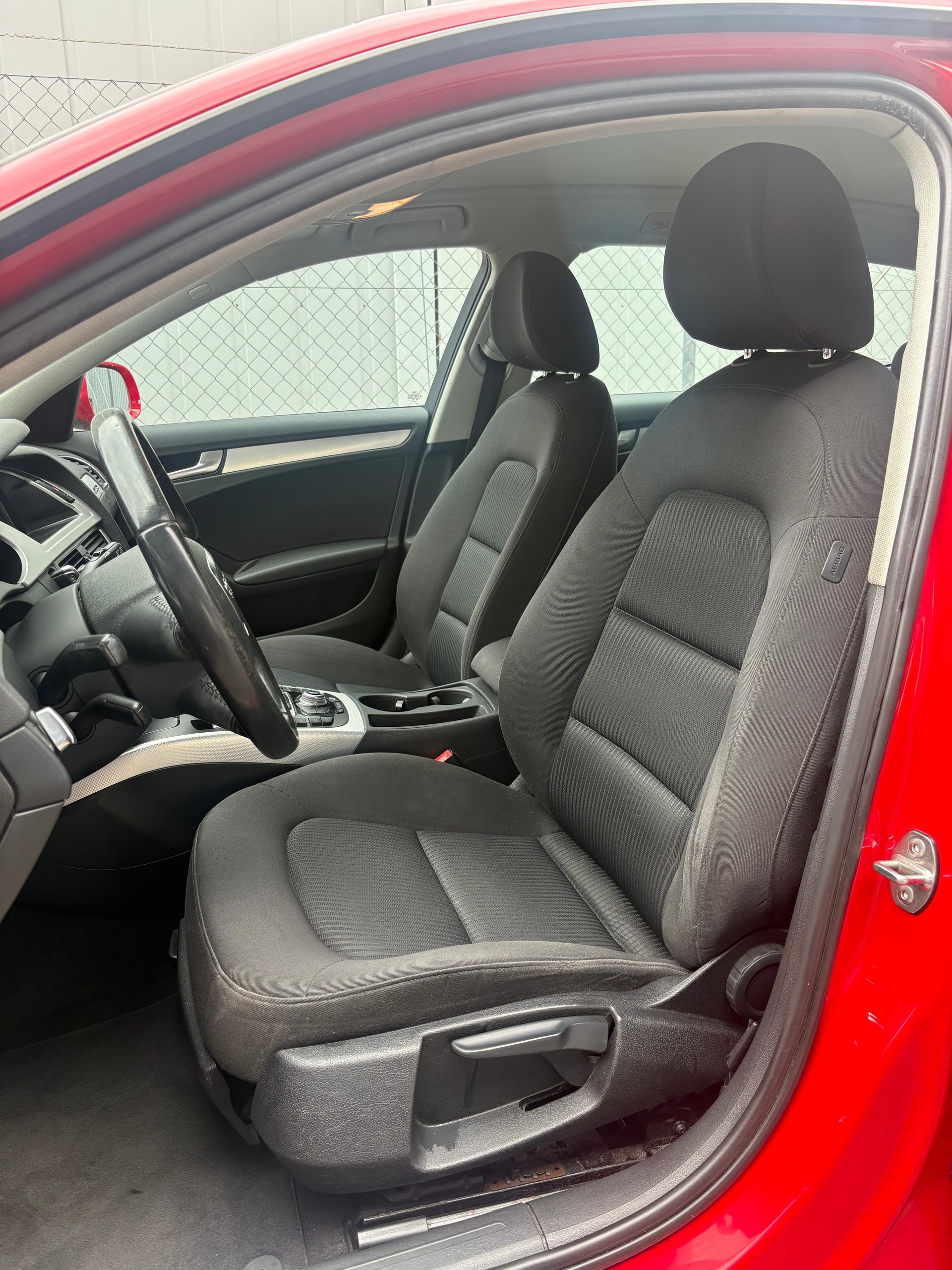 AUDI A4 Avant 2.0 TFSI quattro S-tronic-image-11