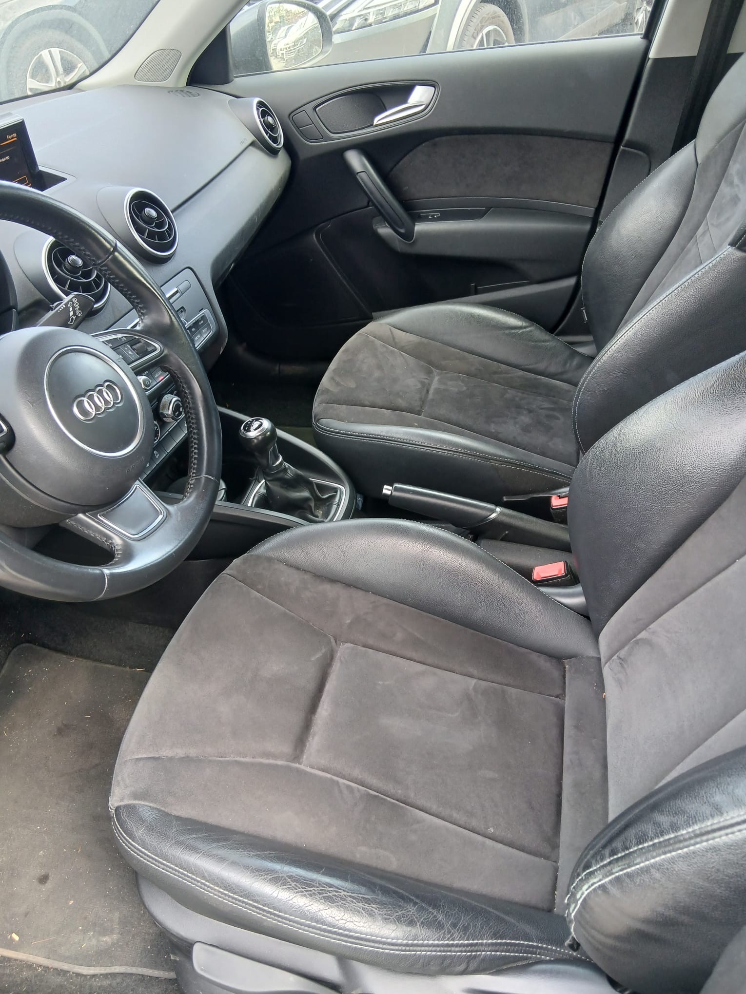 AUDI A1 Sportback 1.0 TFSI Design S-tronic-image-4