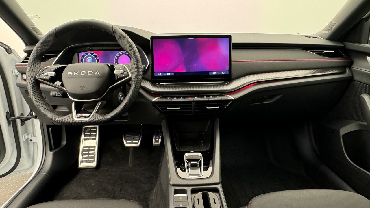 SKODA Octavia Combi 2.0 TSI DSG RS-image-5