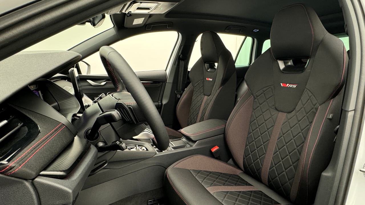 SKODA Octavia Combi 2.0 TSI DSG RS-image-4