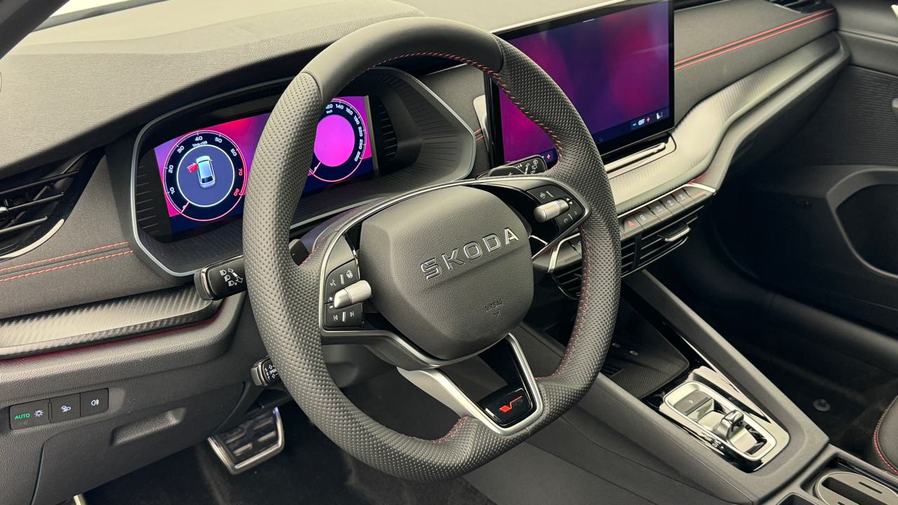 SKODA Octavia Combi 2.0 TSI DSG RS-image-6