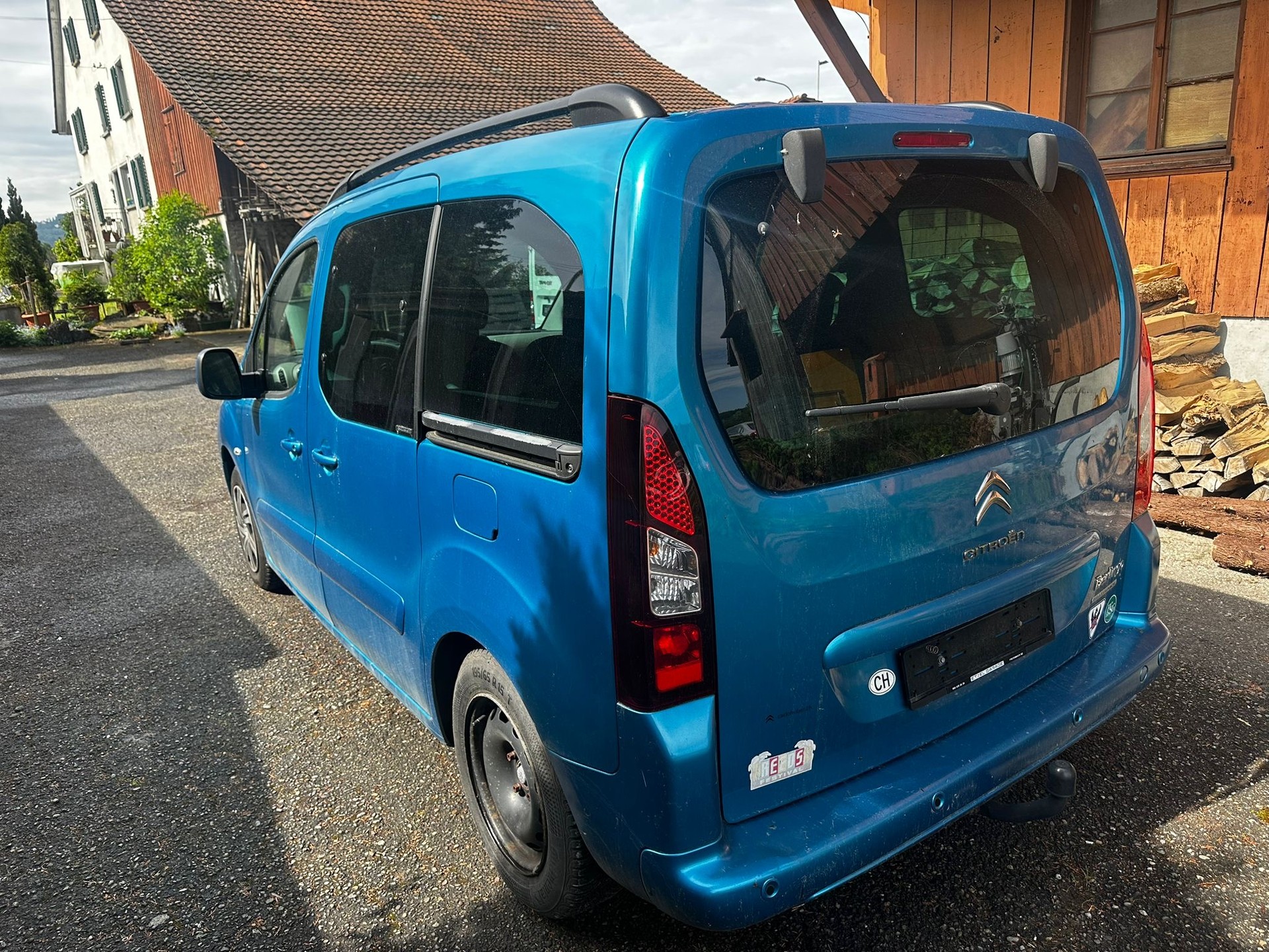 CITROEN Berlingo 1.6 e-HDi Exclusive EGS6-image-3