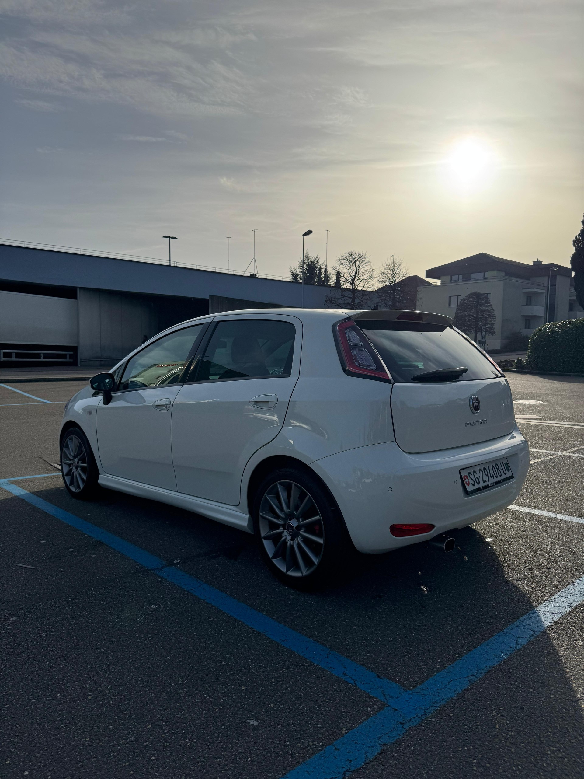 FIAT Punto 1.4 16V Turbo Sport-image-2