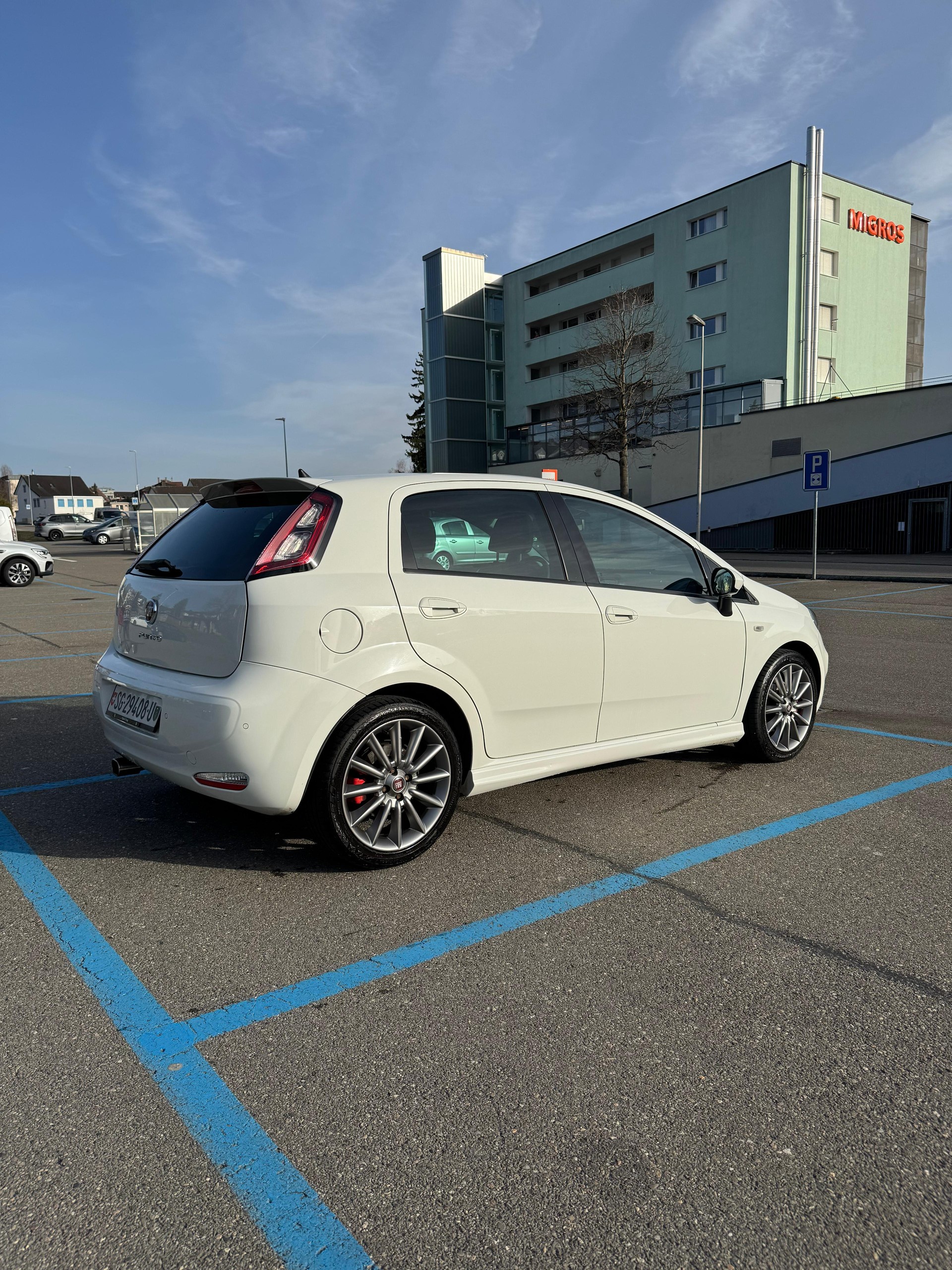 FIAT Punto 1.4 16V Turbo Sport-image-3