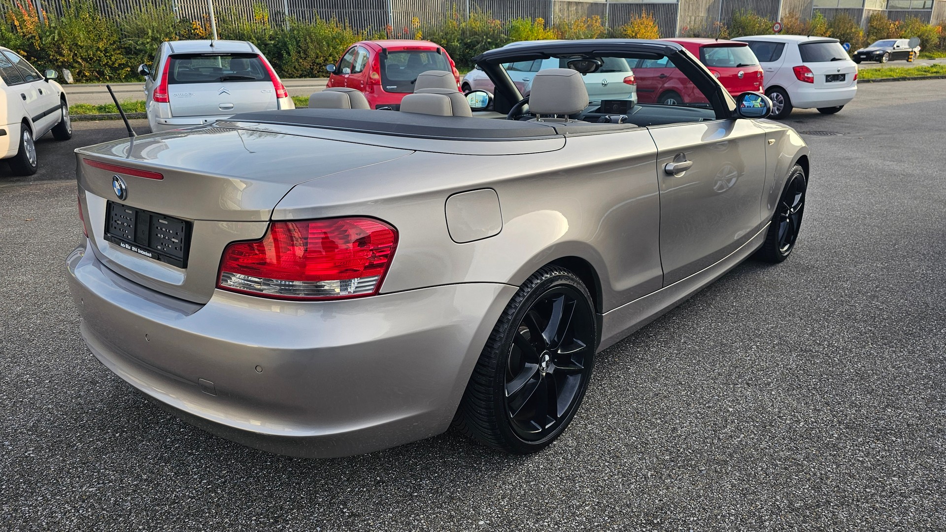 BMW 120d Cabrio-image-5