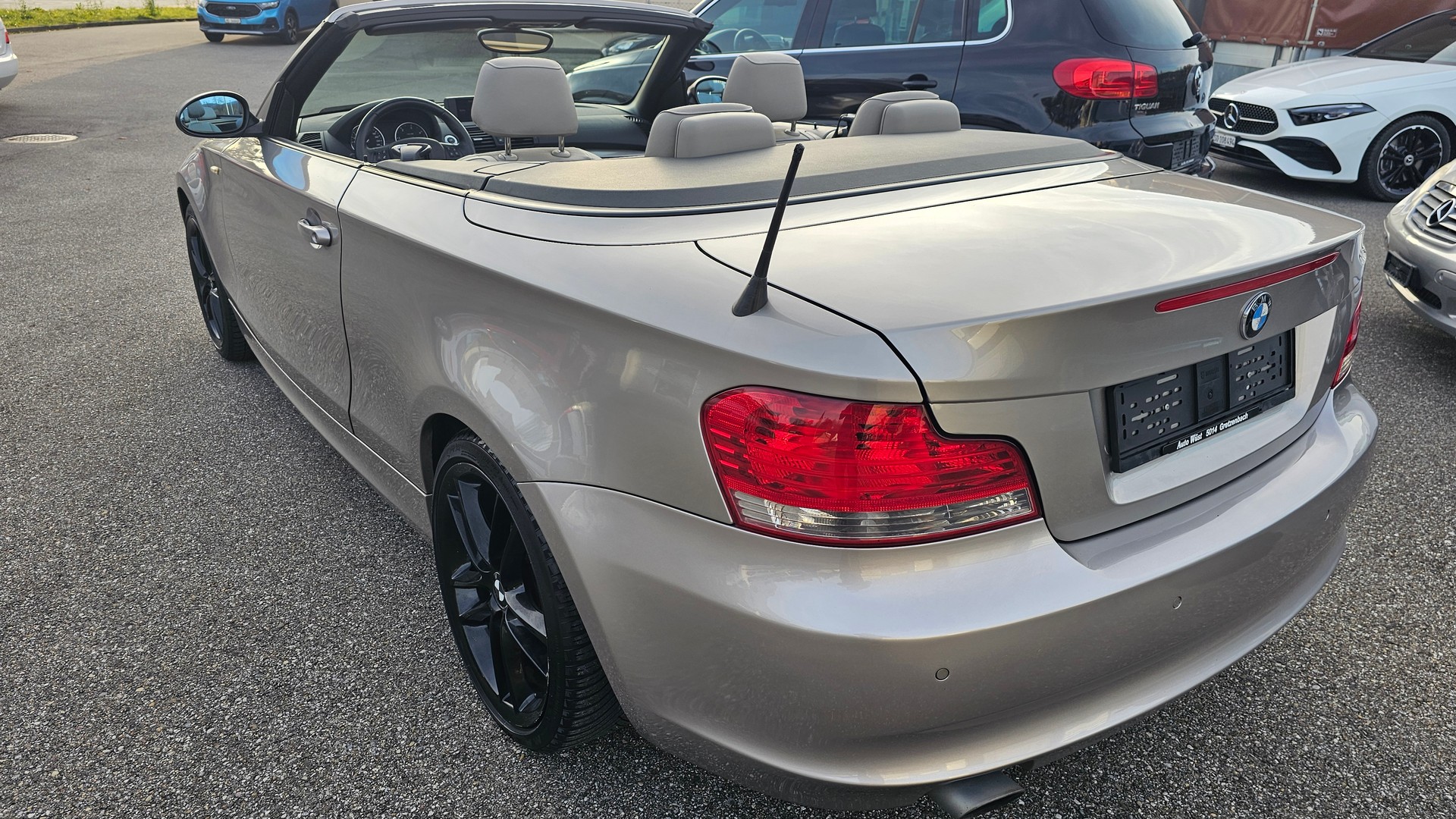 BMW 120d Cabrio-image-6