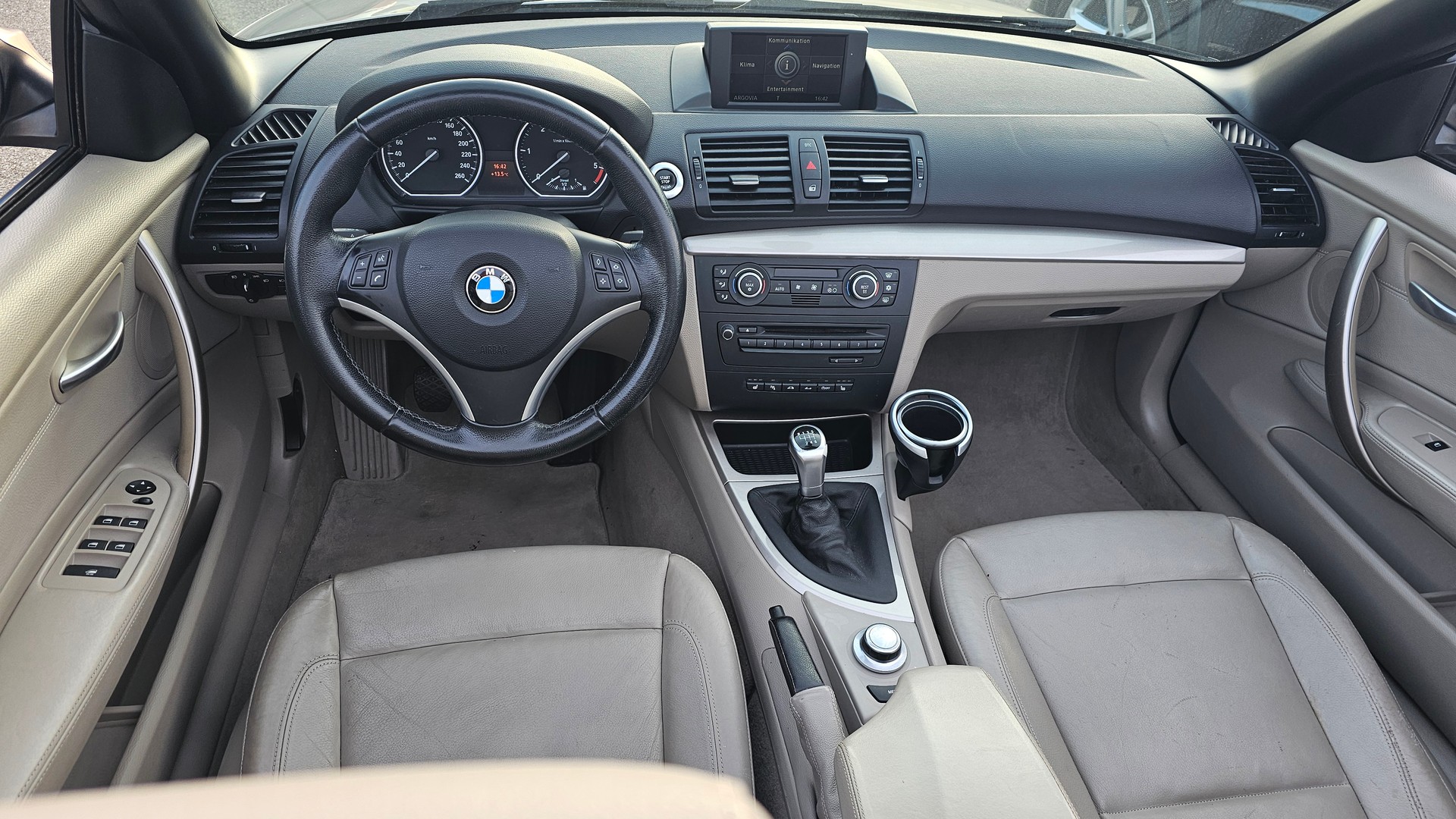 BMW 120d Cabrio-image-7