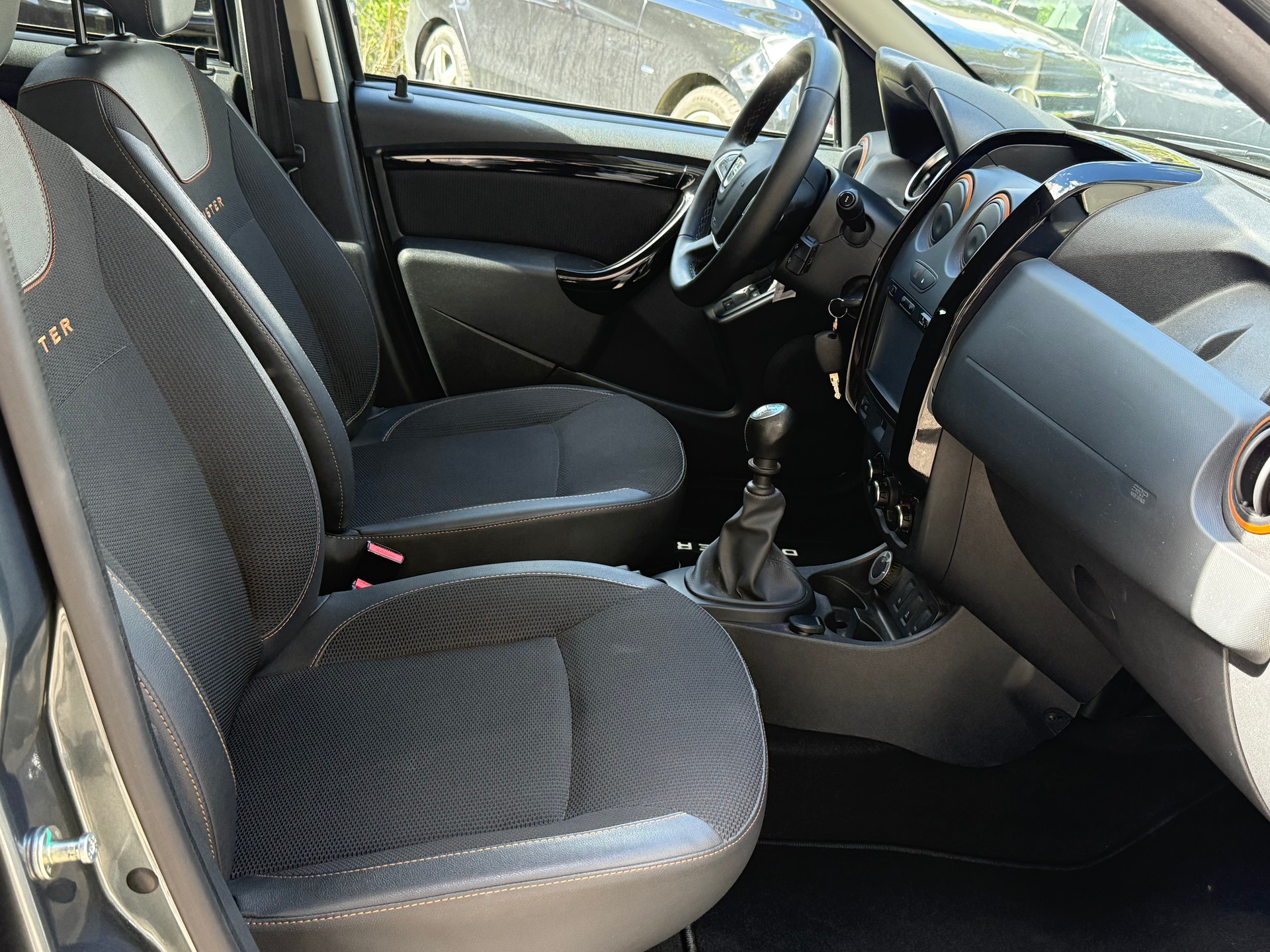 DACIA Duster 1.2 T Privilège 4x4-image-13
