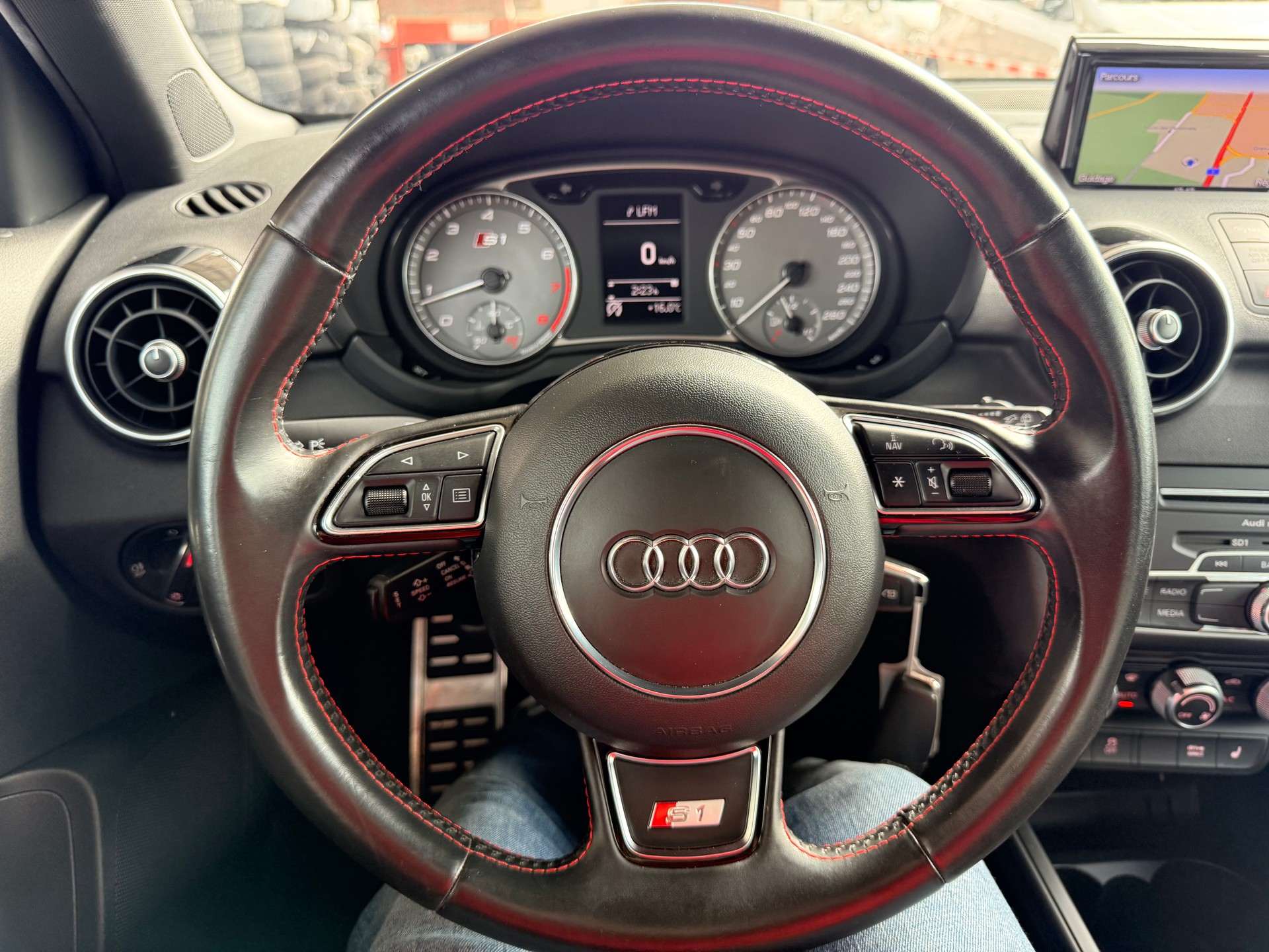 AUDI S1 Sportback 2.0 TFSI Sport quattro-image-15