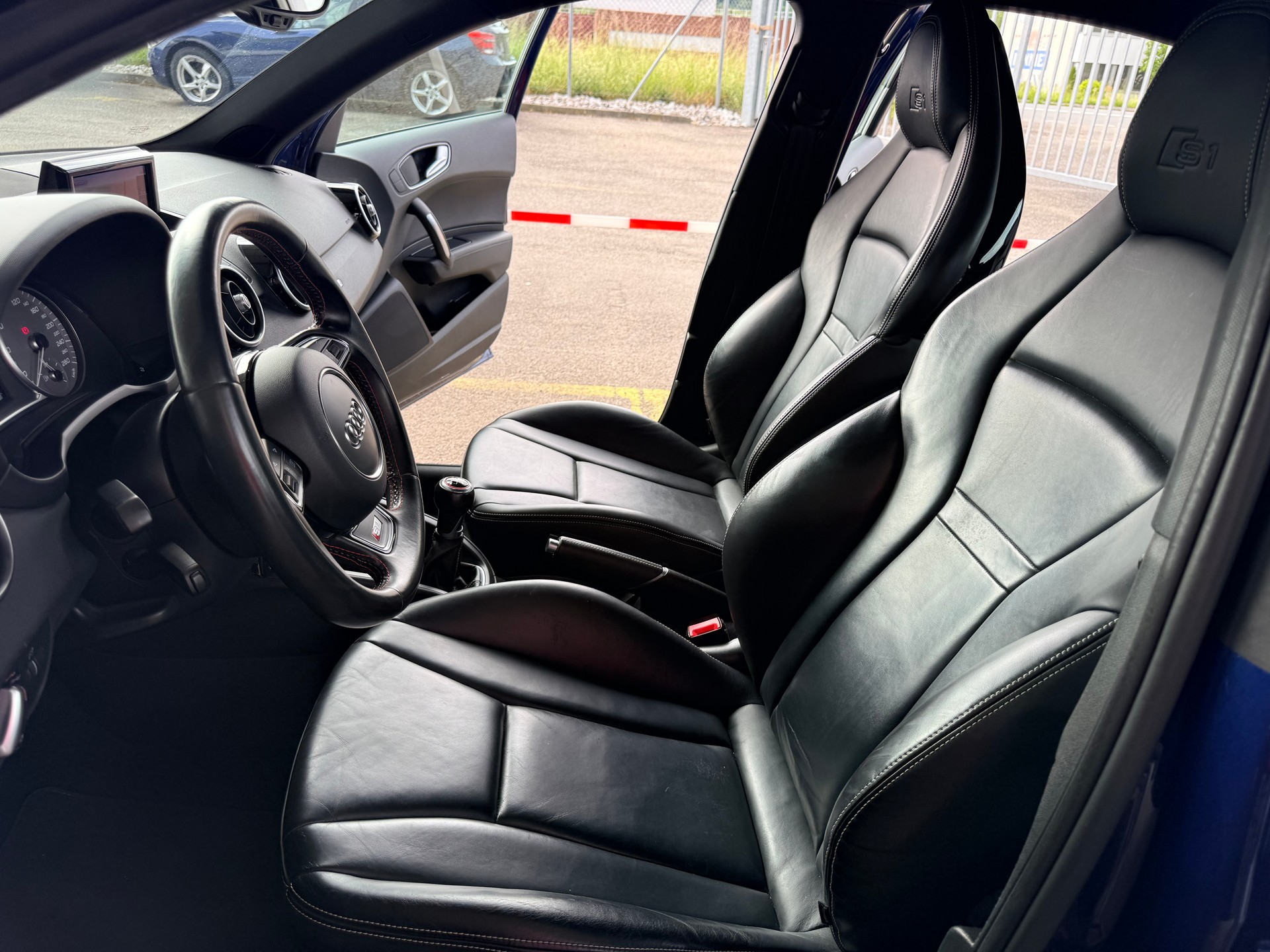 AUDI S1 Sportback 2.0 TFSI Sport quattro-image-12