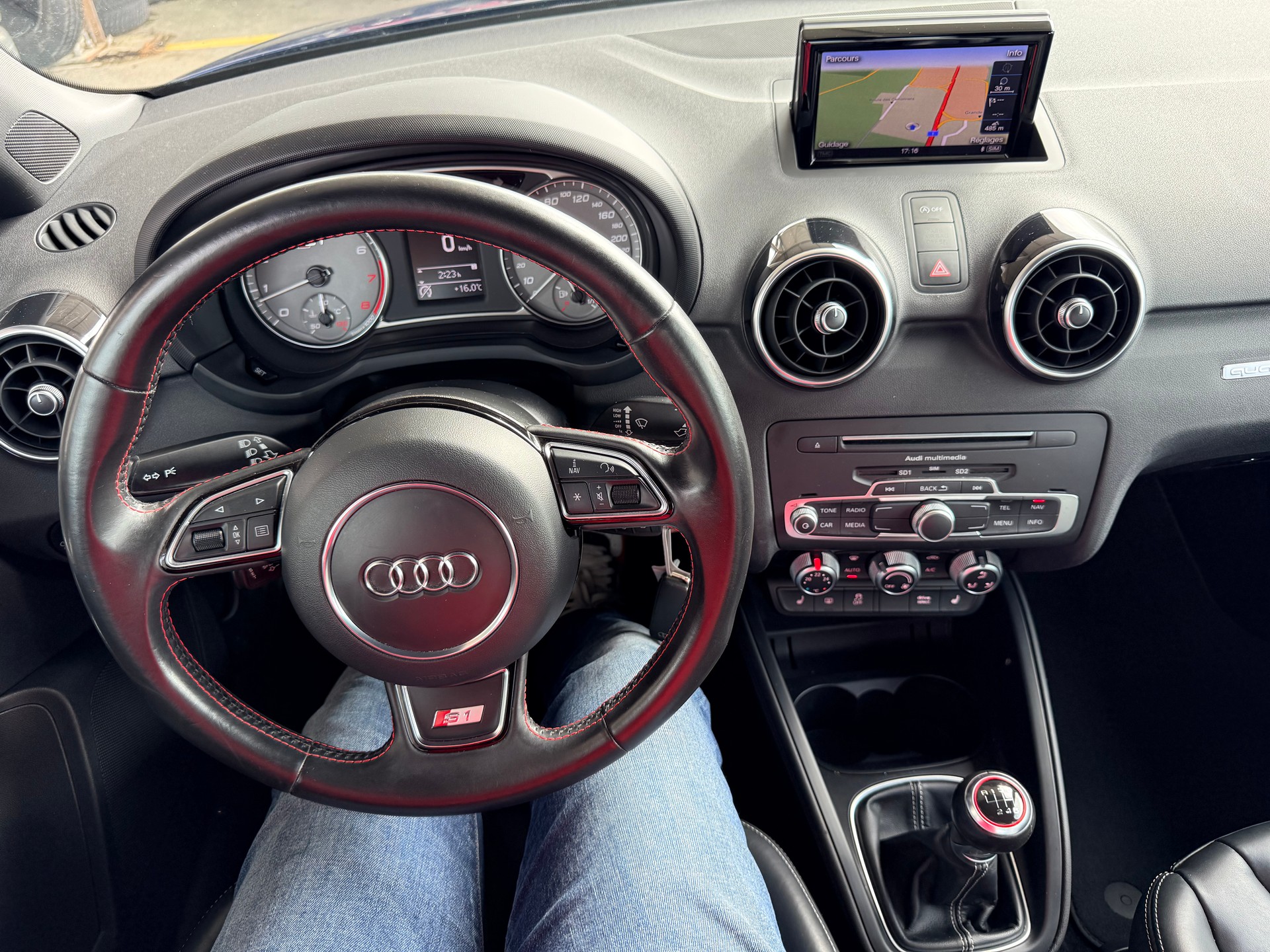 AUDI S1 Sportback 2.0 TFSI Sport quattro-image-14