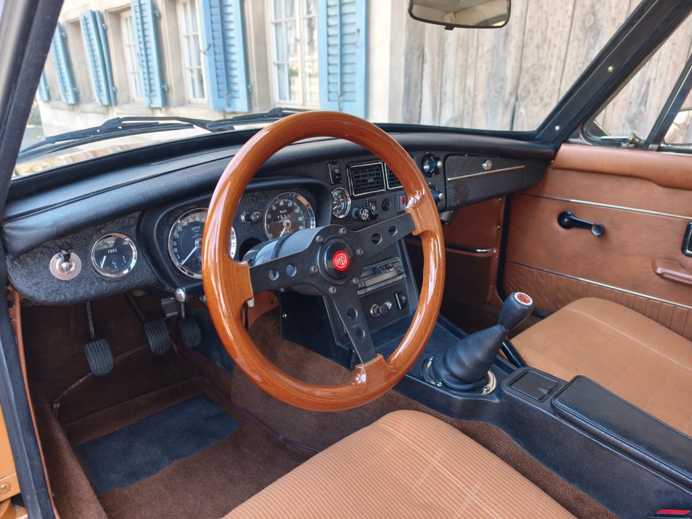 MG MGB GT-image-9