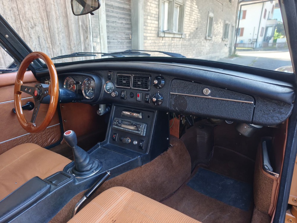 MG MGB GT-image-10