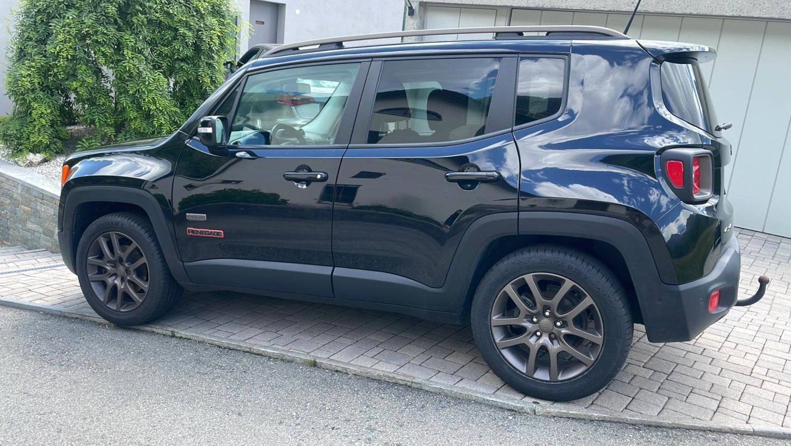 JEEP Renegade 1.4 Turbo 75th Anniversary AWD-image-3