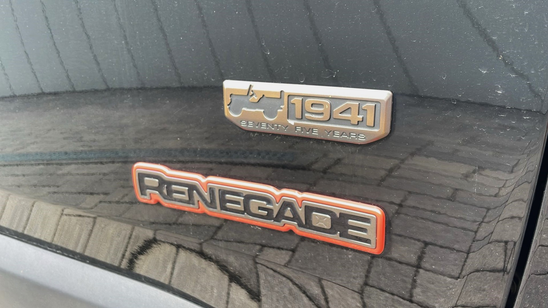 JEEP Renegade 1.4 Turbo 75th Anniversary AWD-image-11