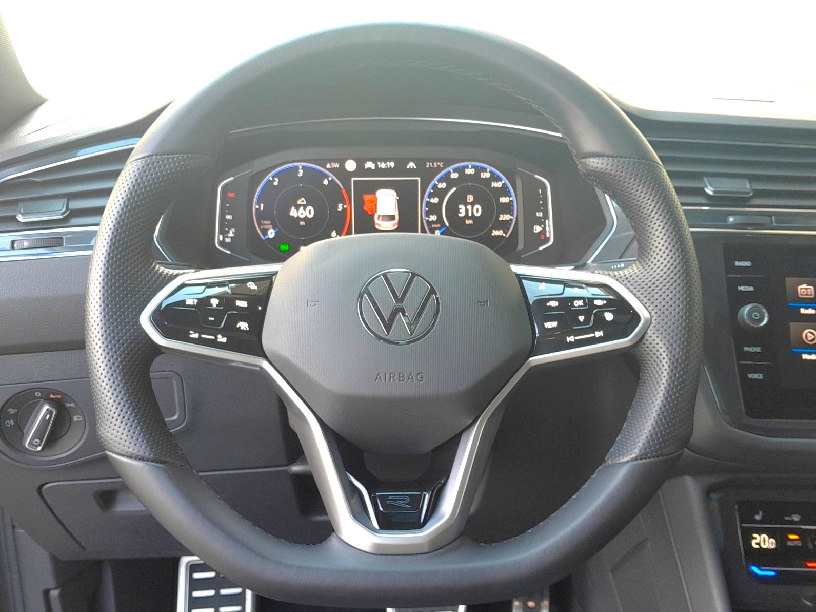 VW Tiguan Allspace 2.0 TDI SCR R-Line 4Motion DSG-image-9