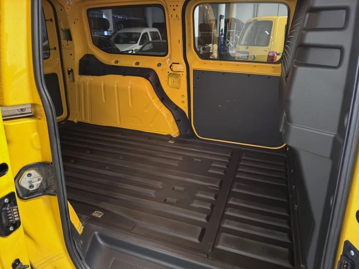 VW VW Caddy Cargo 2.0TDI Maxi 4Motion-image-12