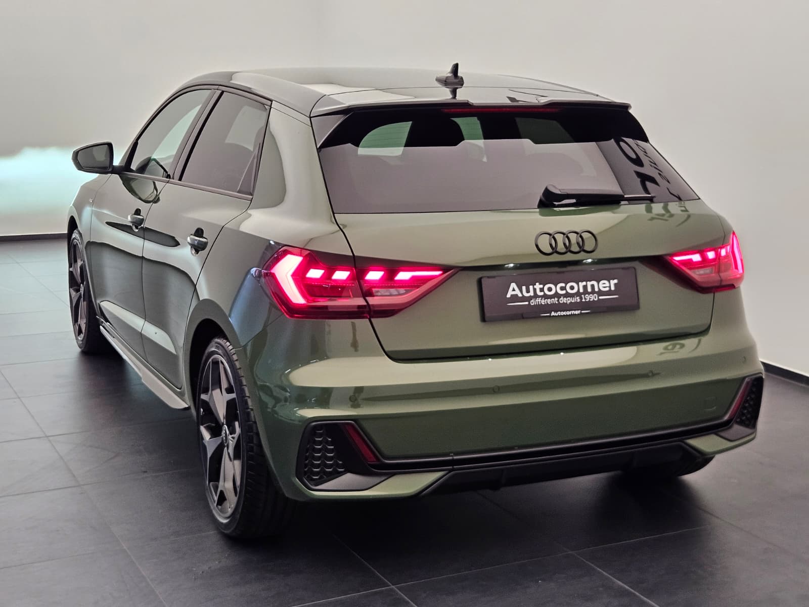 AUDI A1 Sportback 30 TFSI S Line Attraction S-tronic-image-8