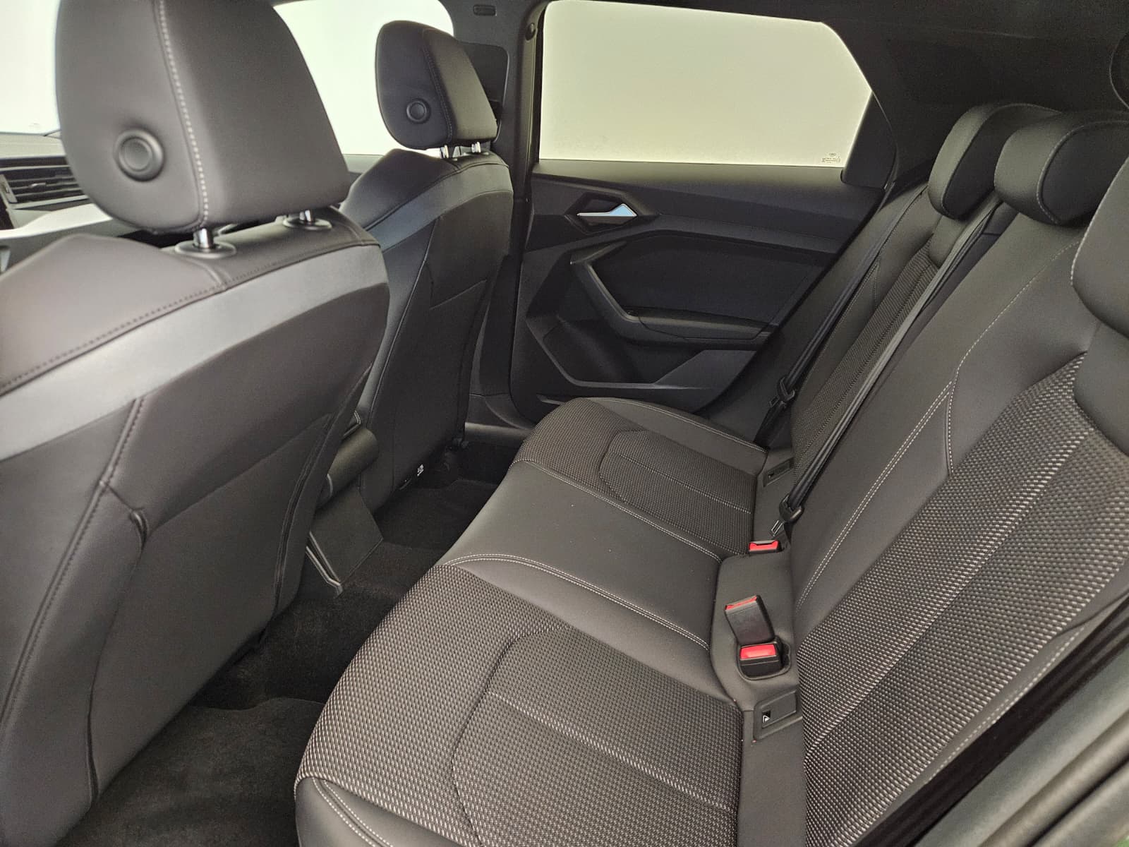 AUDI A1 Sportback 30 TFSI S Line Attraction S-tronic-image-12