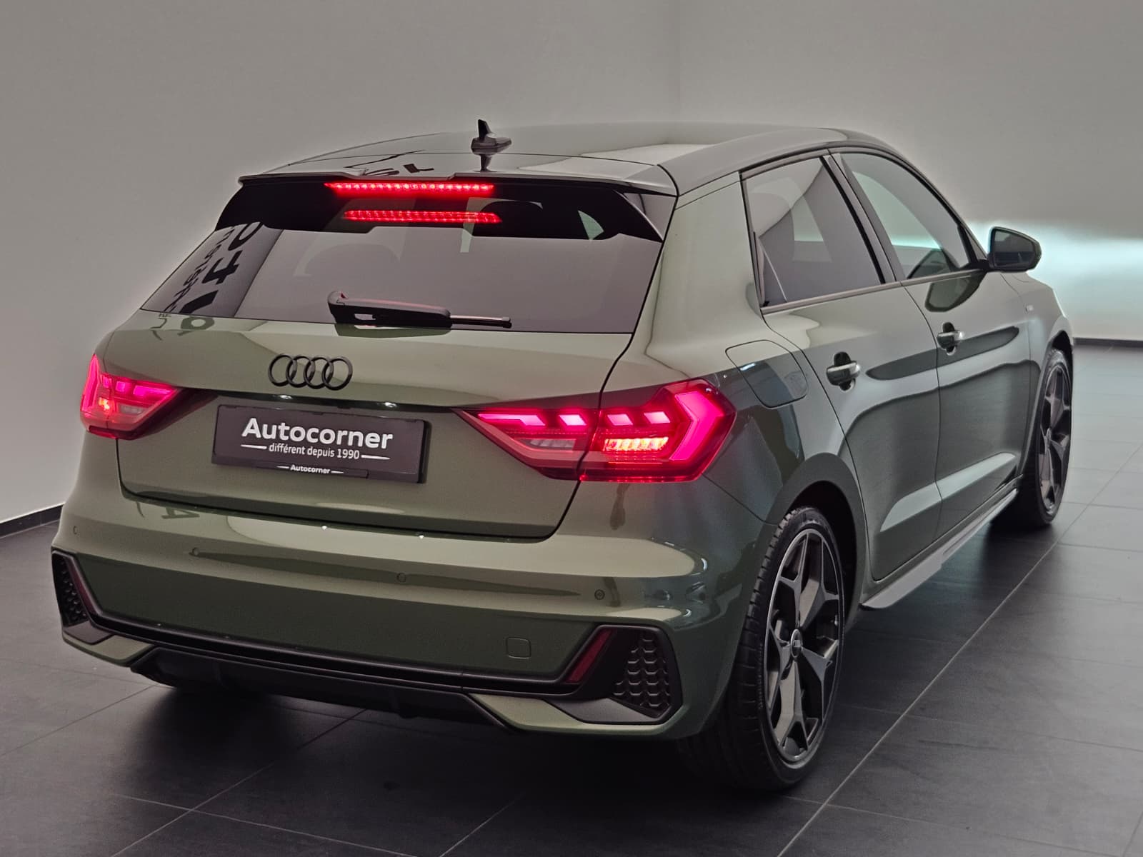 AUDI A1 Sportback 30 TFSI S Line Attraction S-tronic-image-6