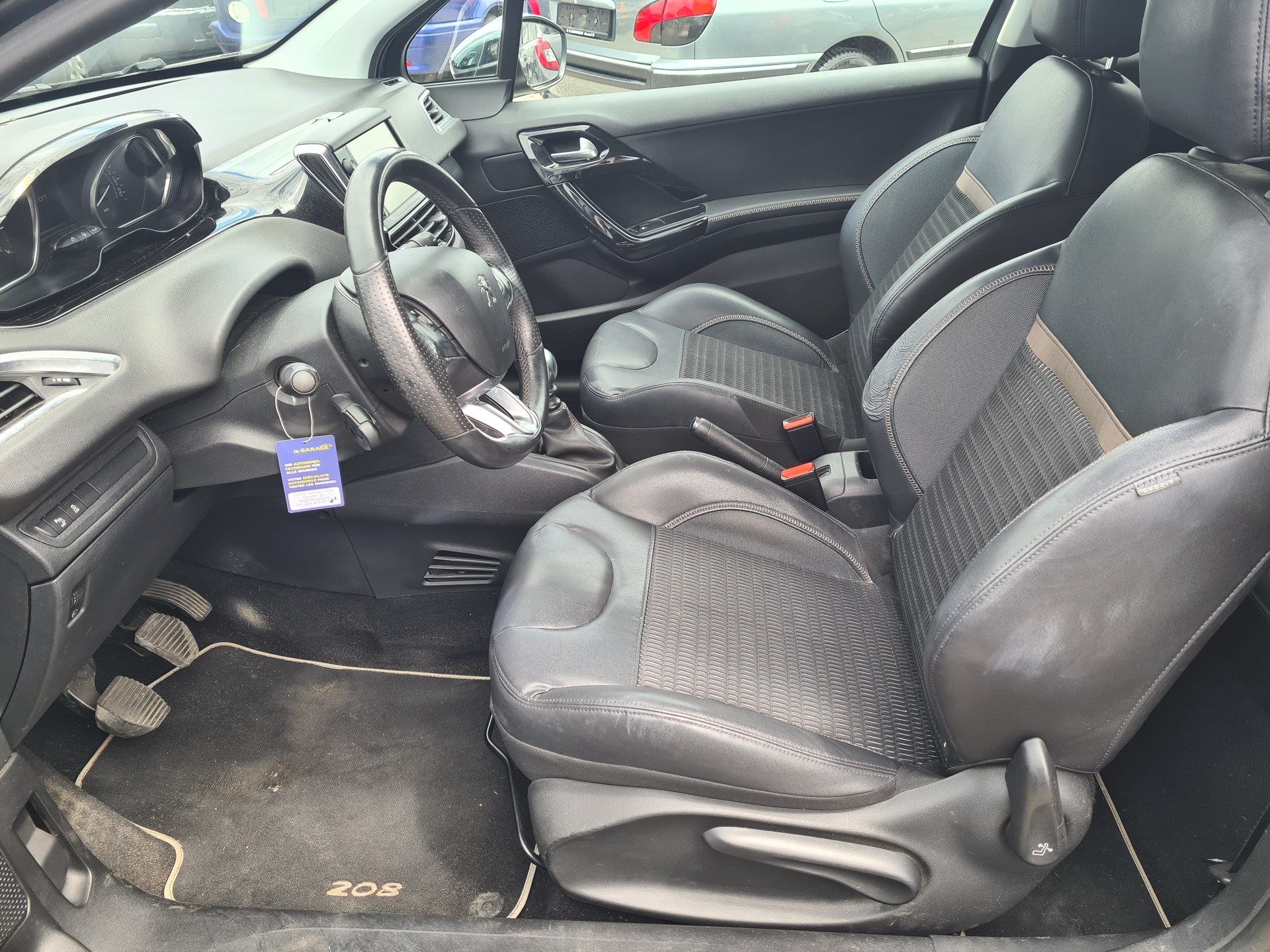 PEUGEOT 208 1.6 Turbo Allure-image-7