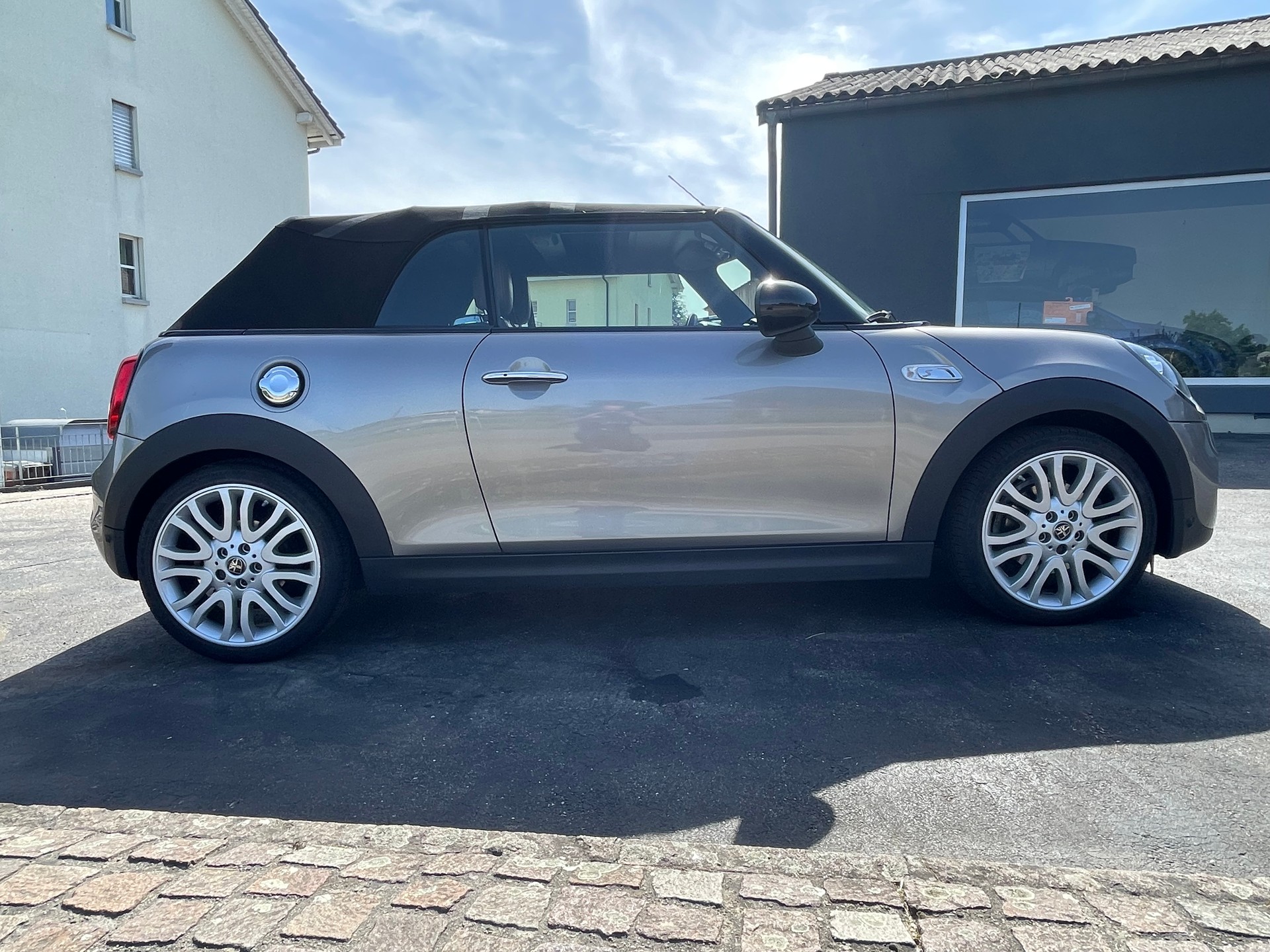 MINI Cooper SD Cabriolet Steptronic-image-10