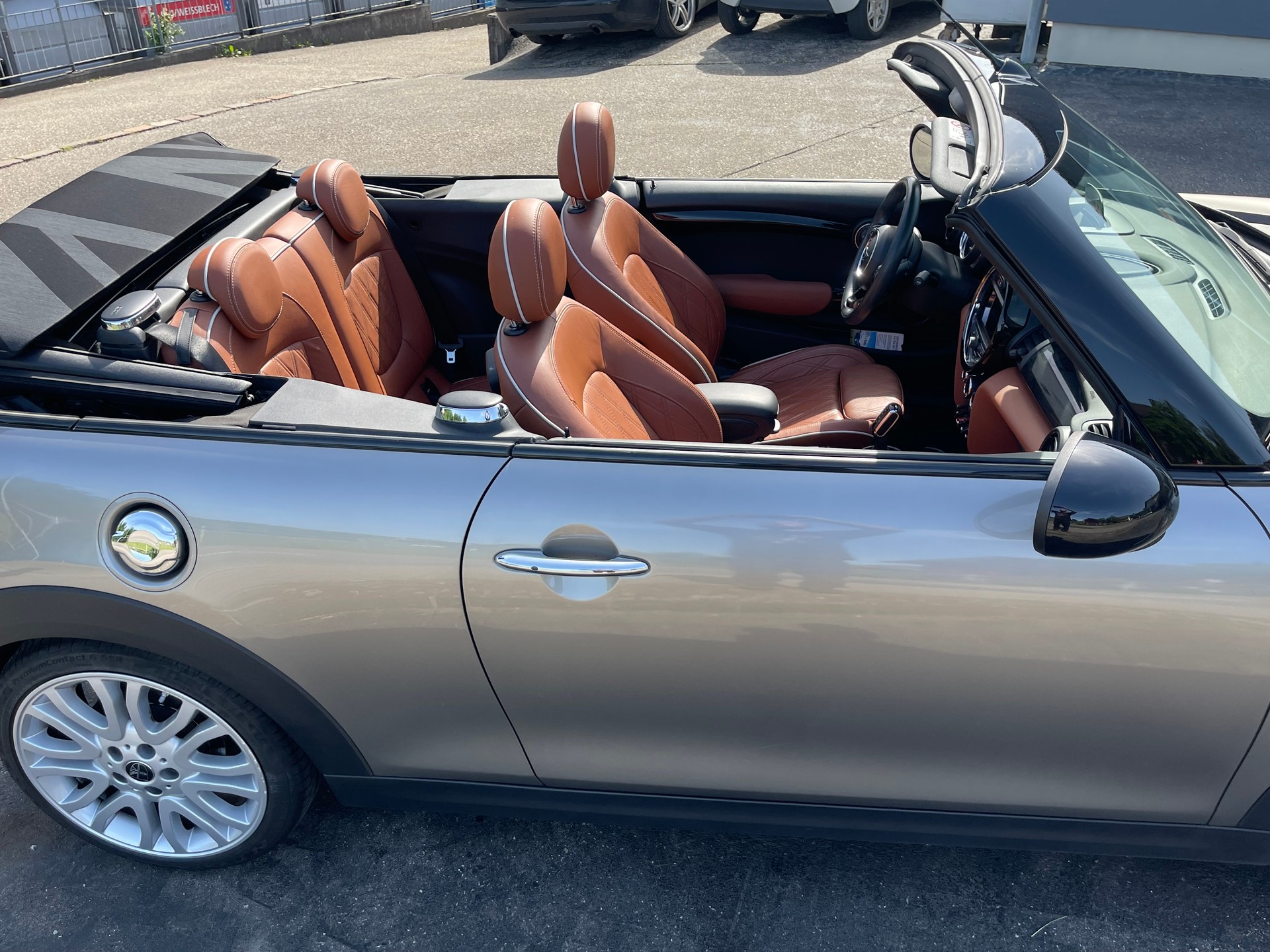 MINI Cooper SD Cabriolet Steptronic-image-11