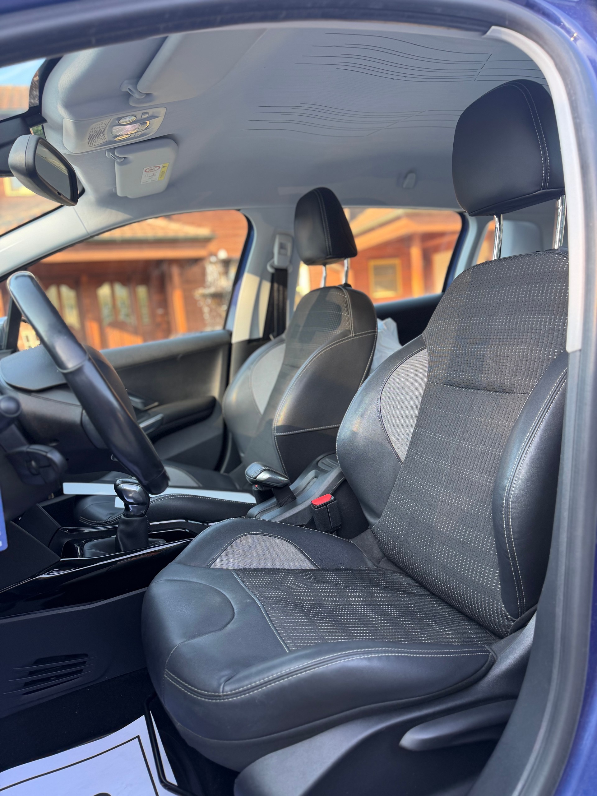 PEUGEOT 2008 1.2 PureTech Active-image-6