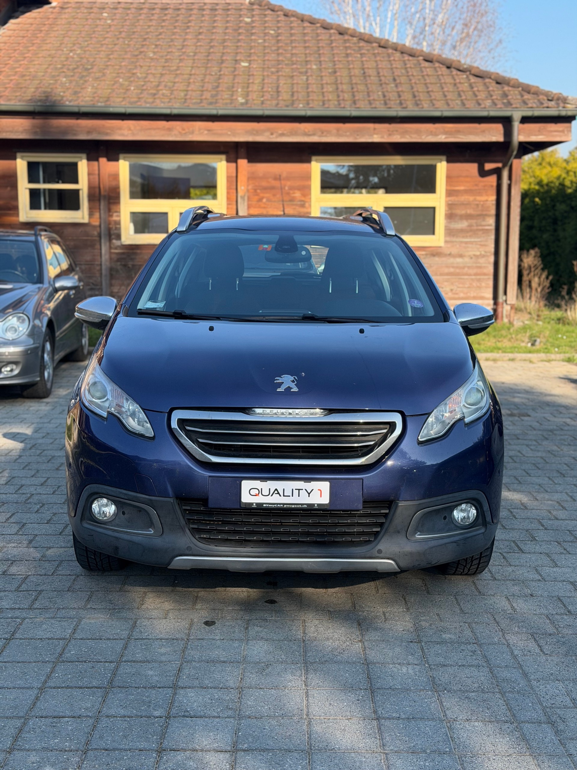 PEUGEOT 2008 1.2 PureTech Active-image-1