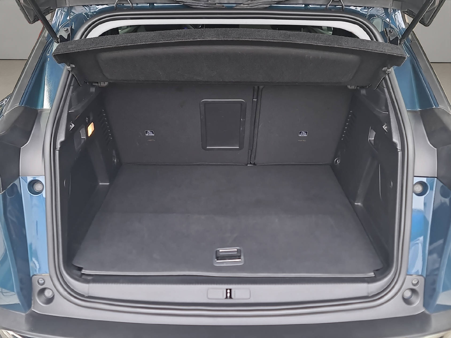 PEUGEOT 3008 1.6 Plug-in Hybrid Allure Pack-image-11