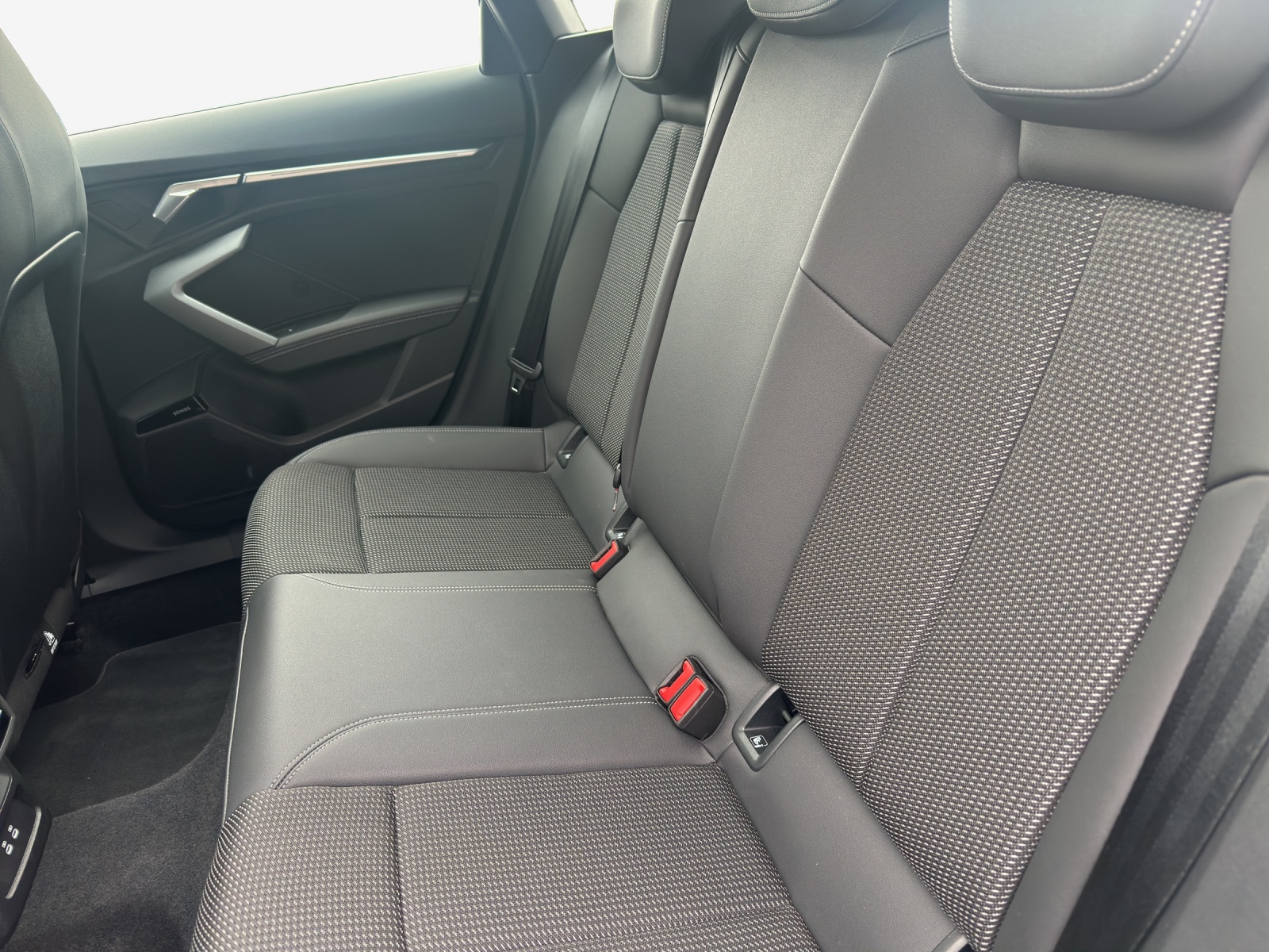 AUDI A3 Sportback TFSI 110 kW S line S tronic-image-11