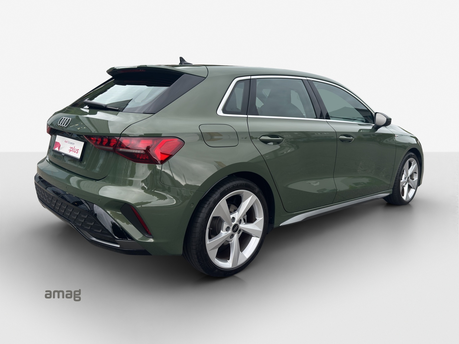 AUDI A3 Sportback TFSI 110 kW S line S tronic-image-4