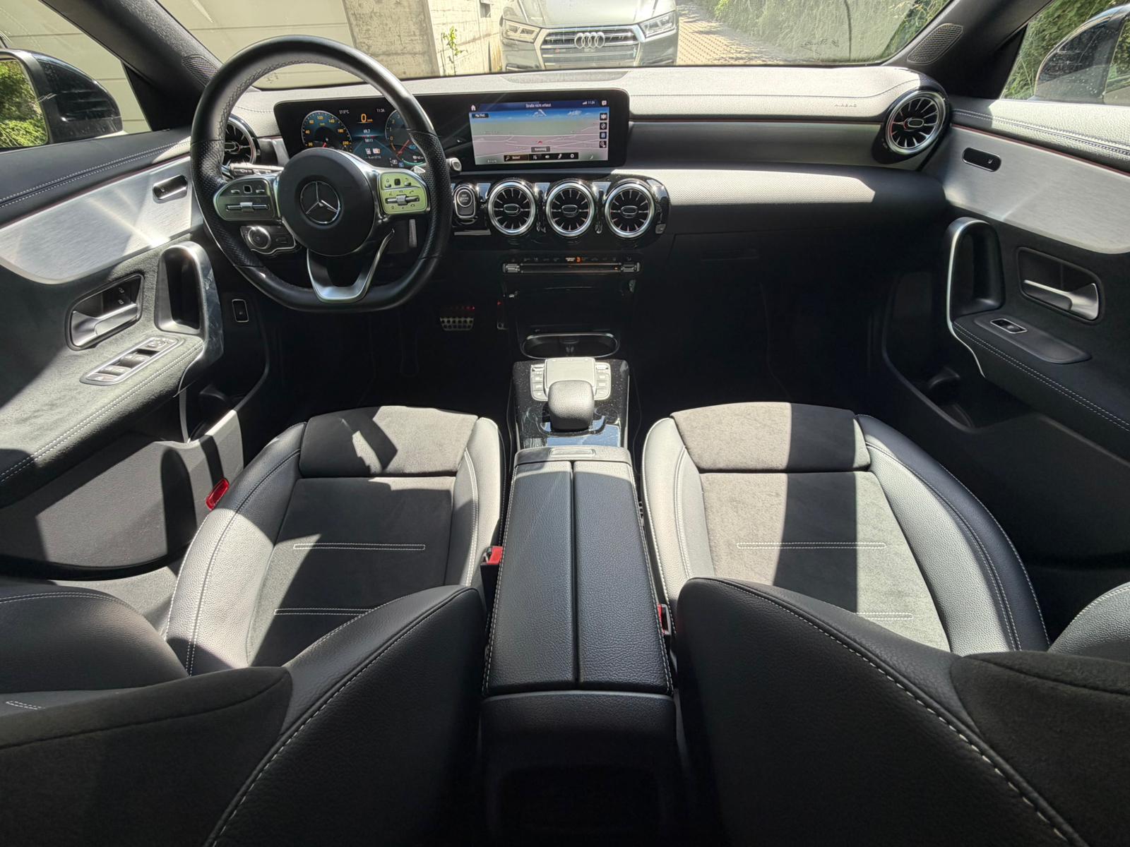 MERCEDES-BENZ CLA Shooting Brake 250 e 8G-DCT AMG Line-image-18