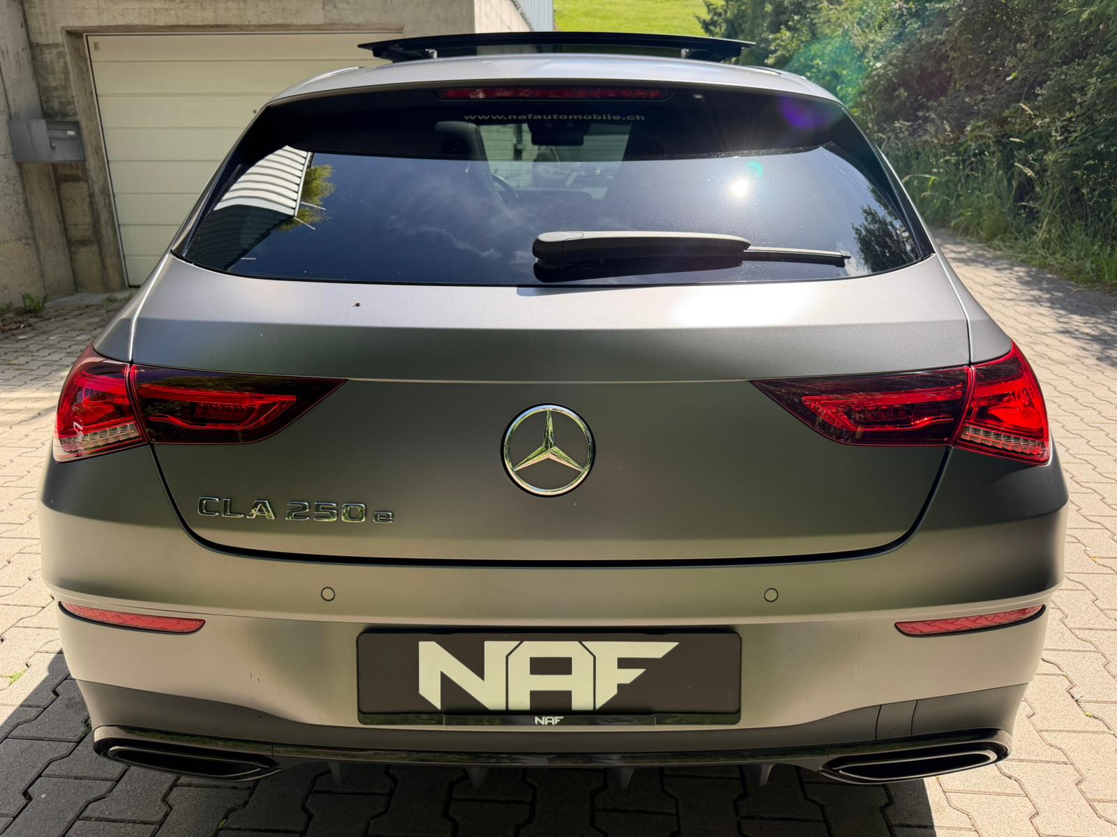 MERCEDES-BENZ CLA Shooting Brake 250 e 8G-DCT AMG Line-image-3