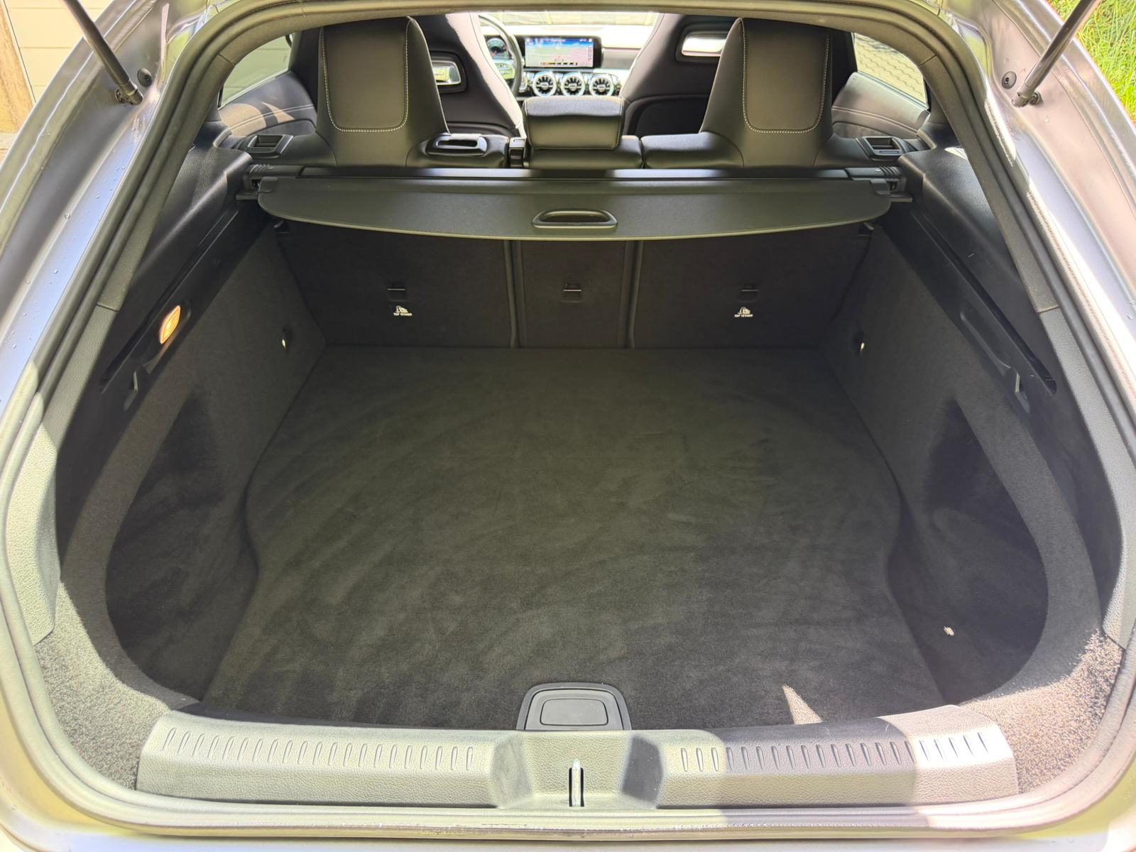 MERCEDES-BENZ CLA Shooting Brake 250 e 8G-DCT AMG Line-image-14