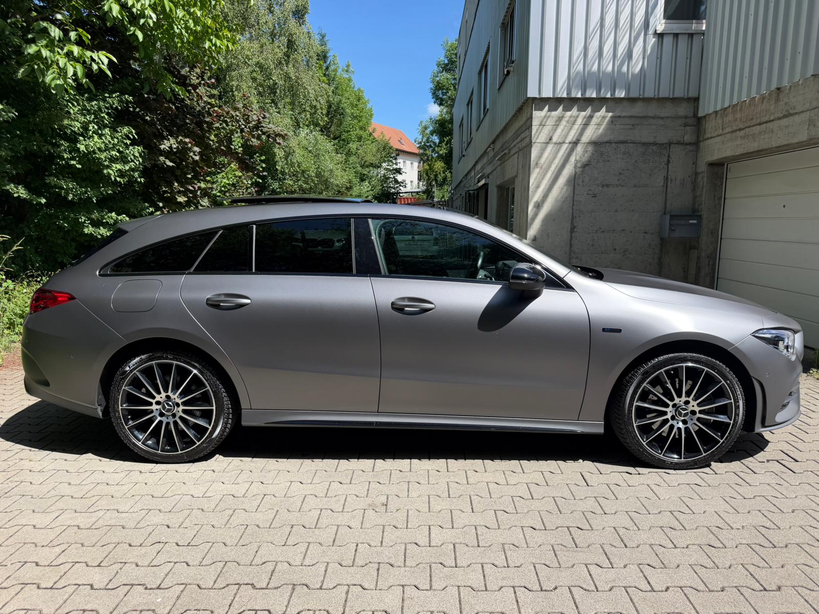 MERCEDES-BENZ CLA Shooting Brake 250 e 8G-DCT AMG Line-image-5