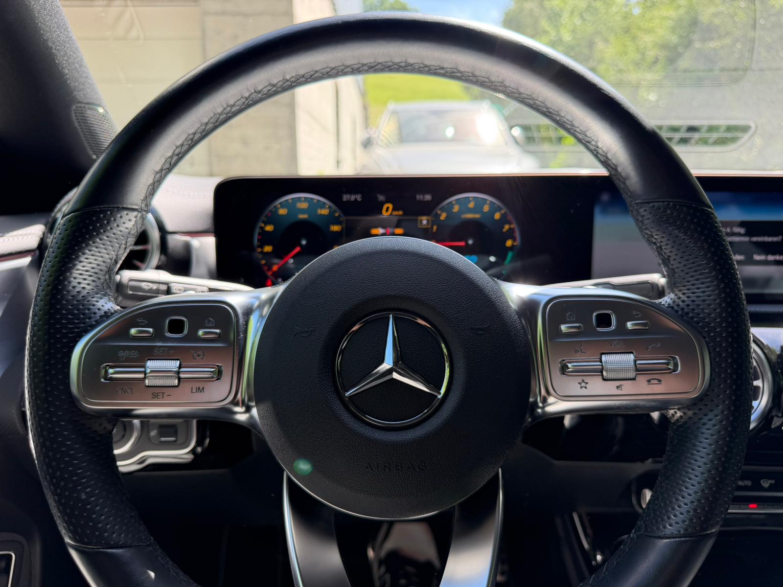 MERCEDES-BENZ CLA Shooting Brake 250 e 8G-DCT AMG Line-image-21