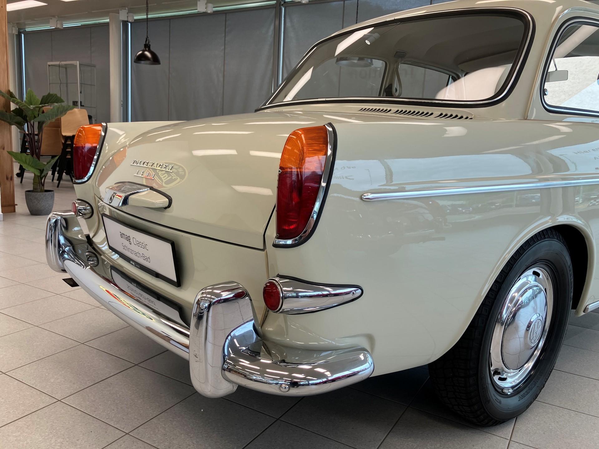 VW 1500 S Limousine-image-12